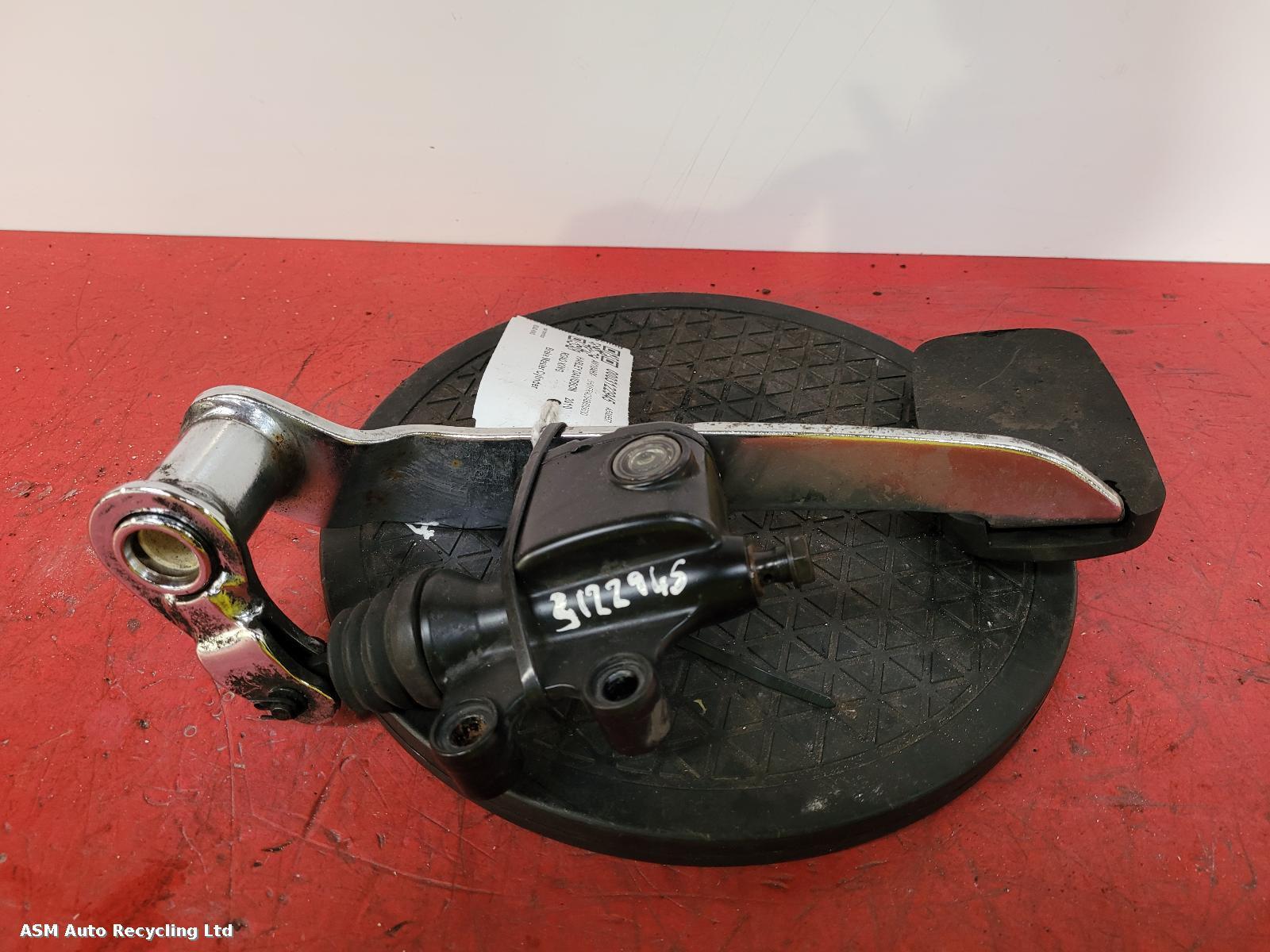 View Auto part Master Cylinder Harley Davidson Road King 2010
