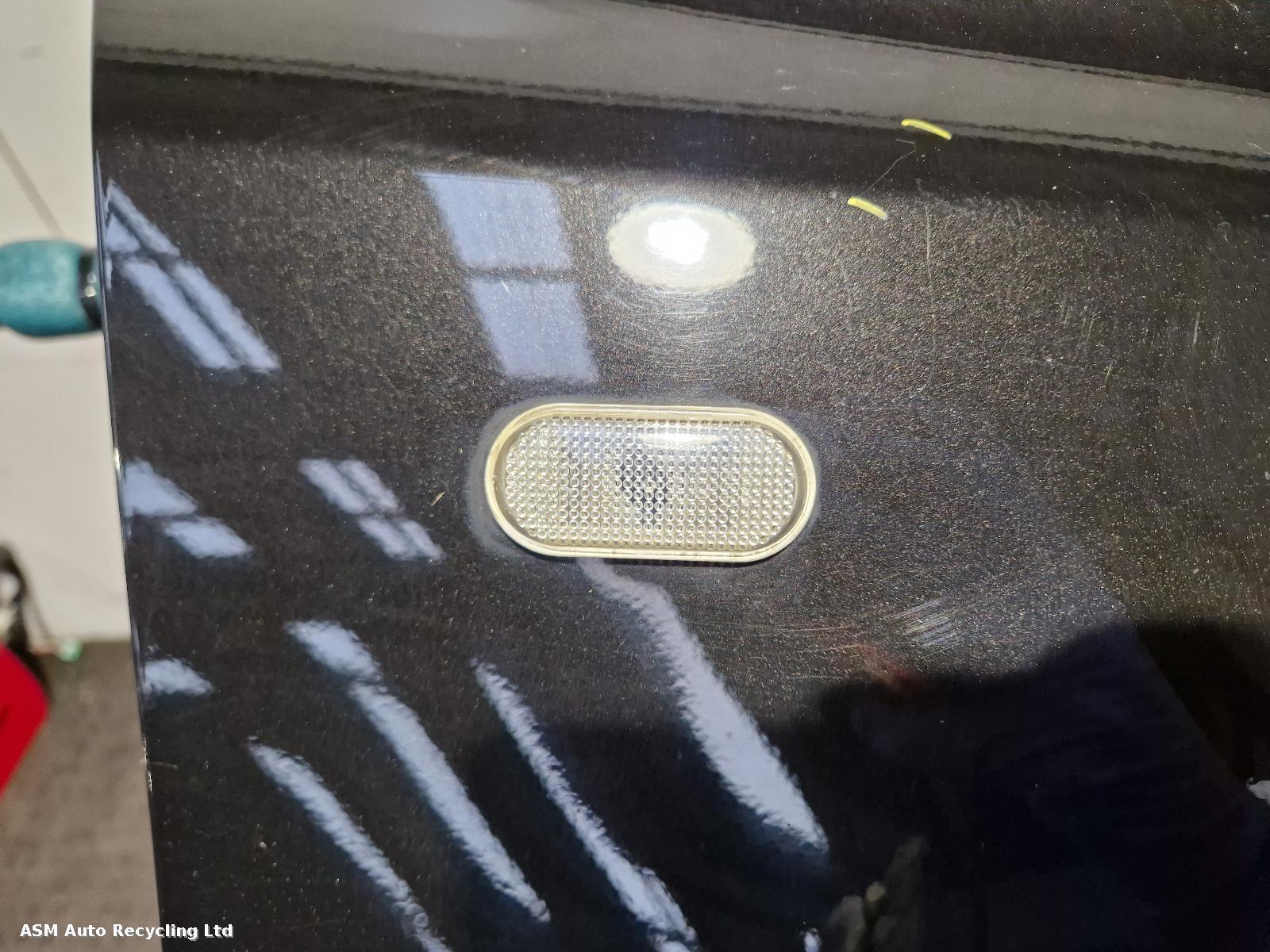 View Auto part R Wing Nissan Note 2006