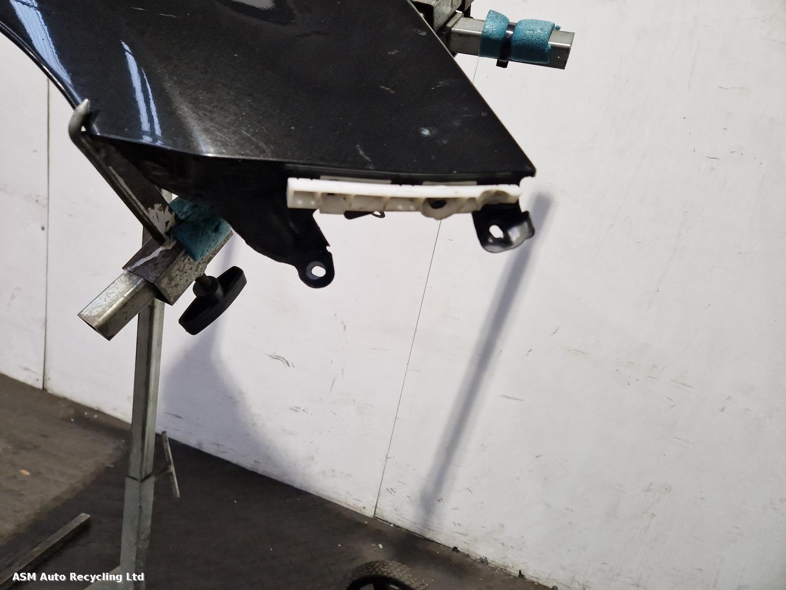 View Auto part R Wing Nissan Note 2006