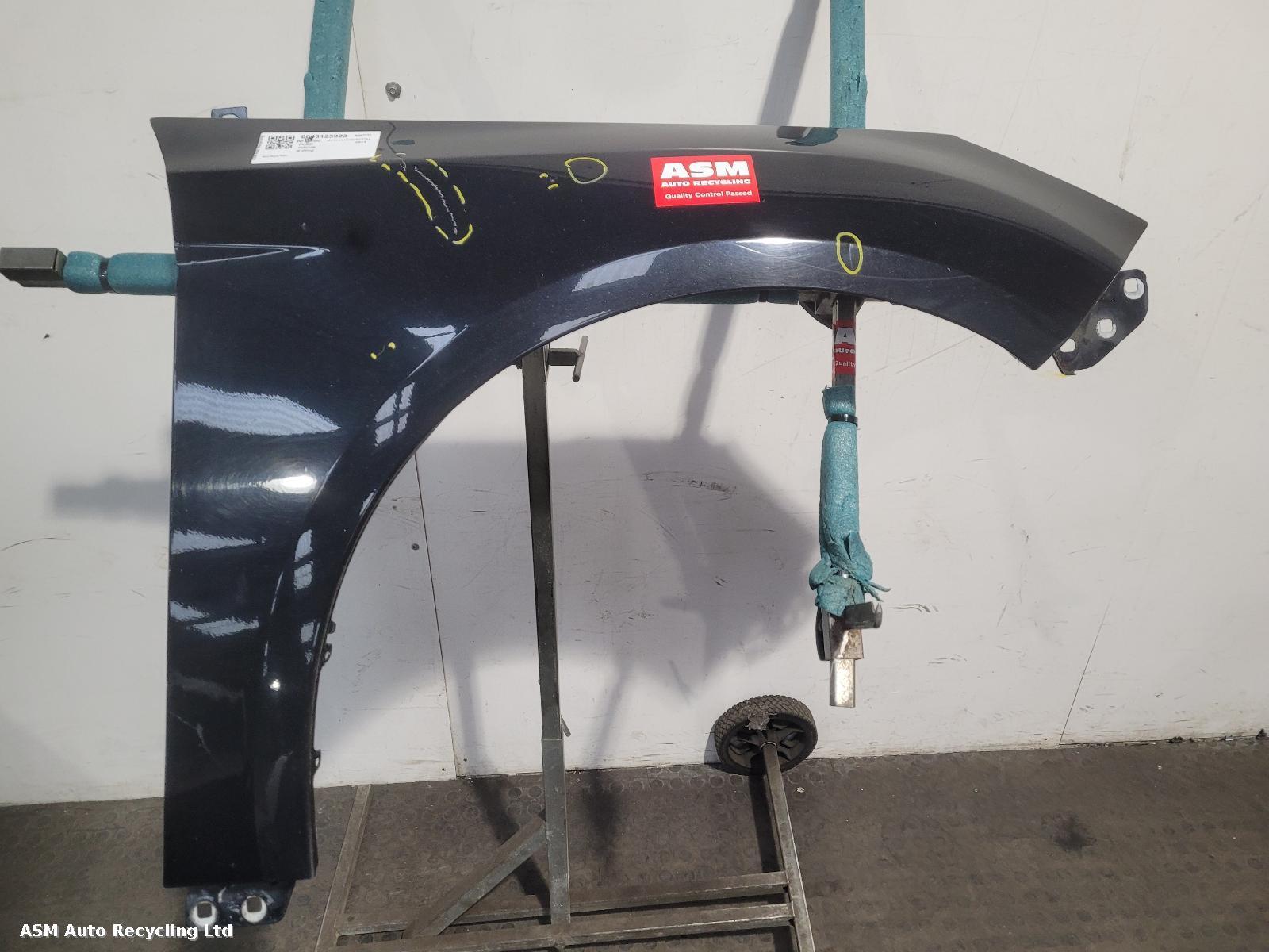 View Auto part R Wing Ford Focus 2011