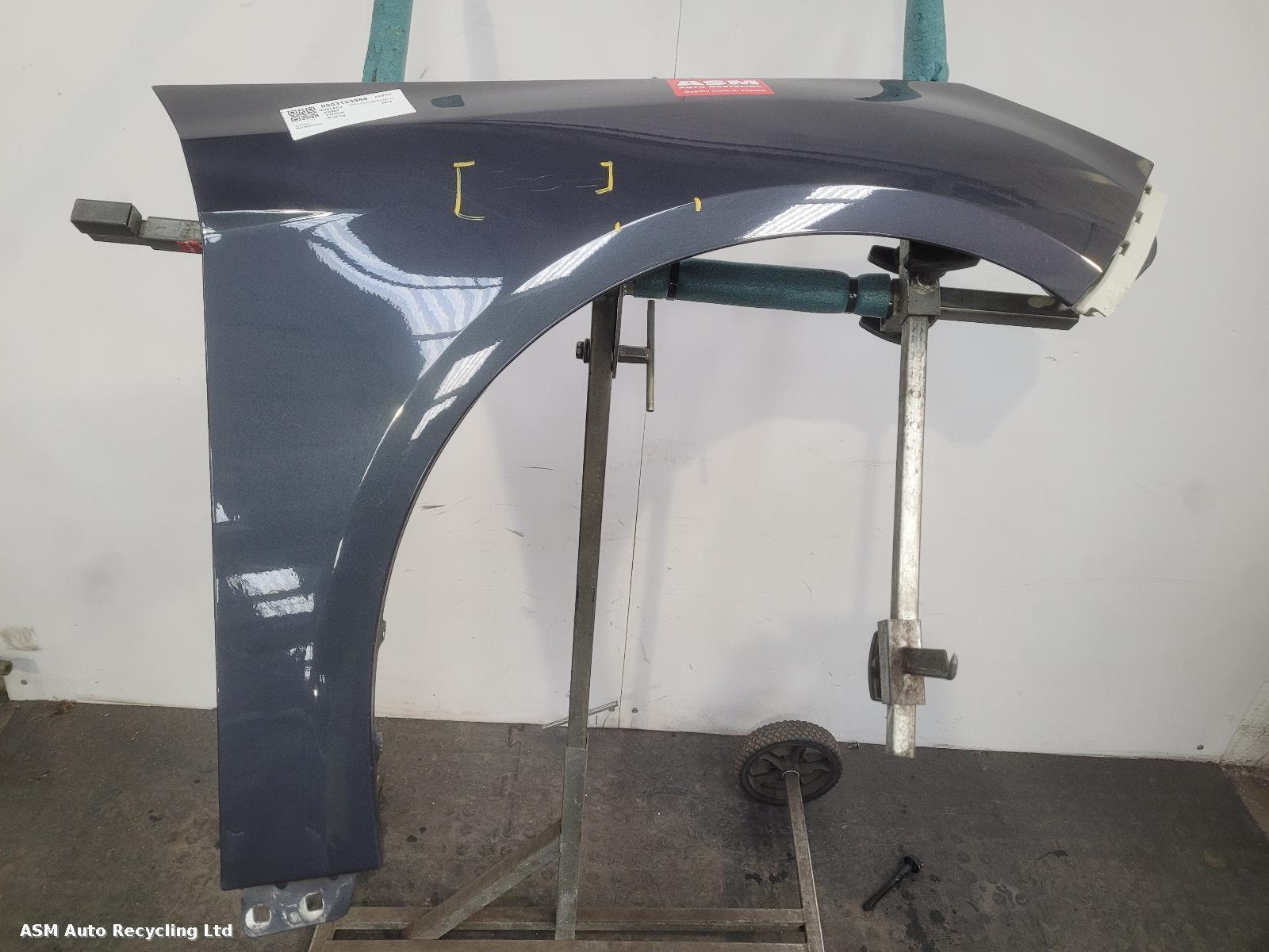 View Auto part R Wing Ford Focus 2011