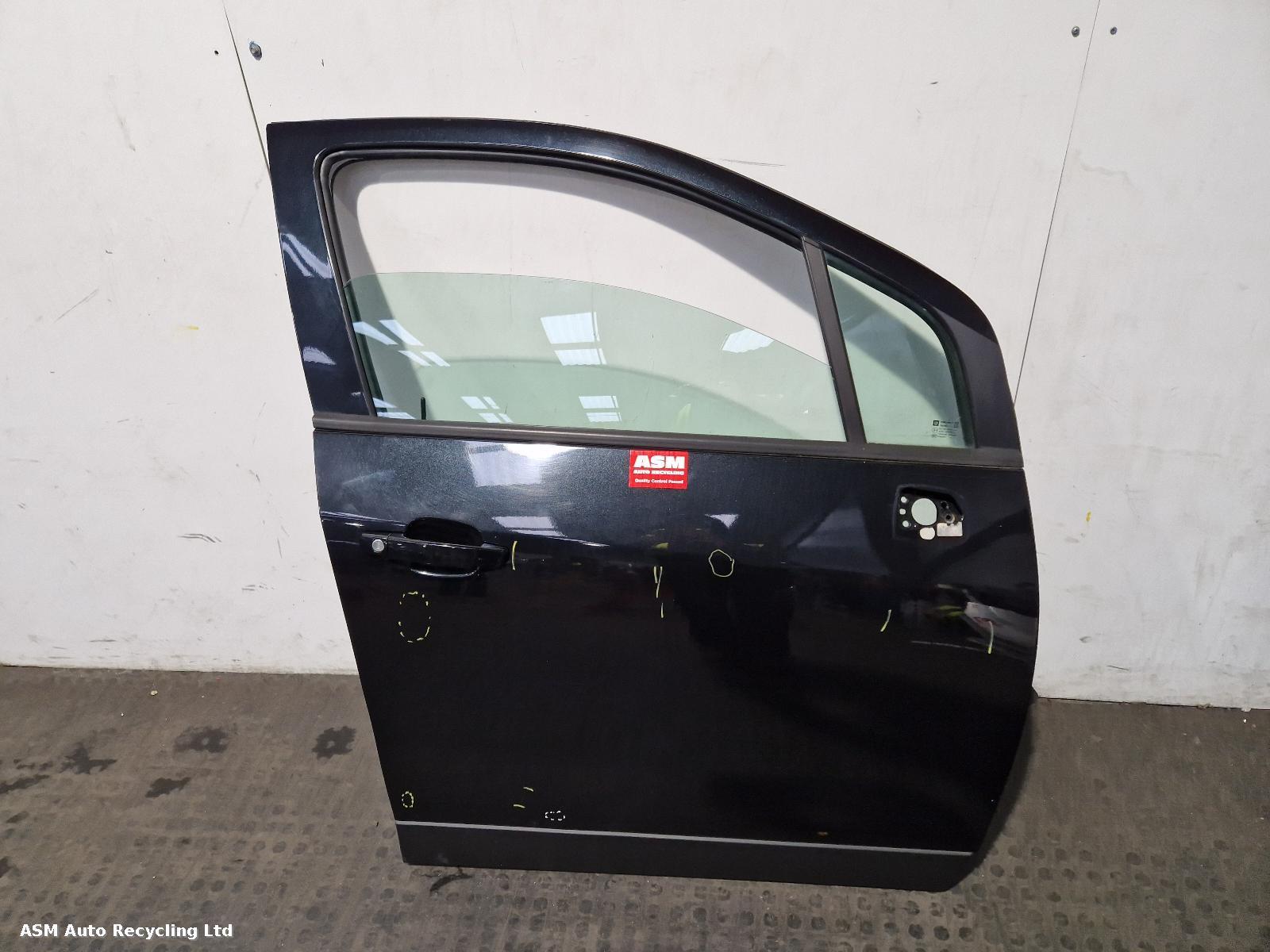 View Auto part R Front Door Vauxhall Mokka 2015