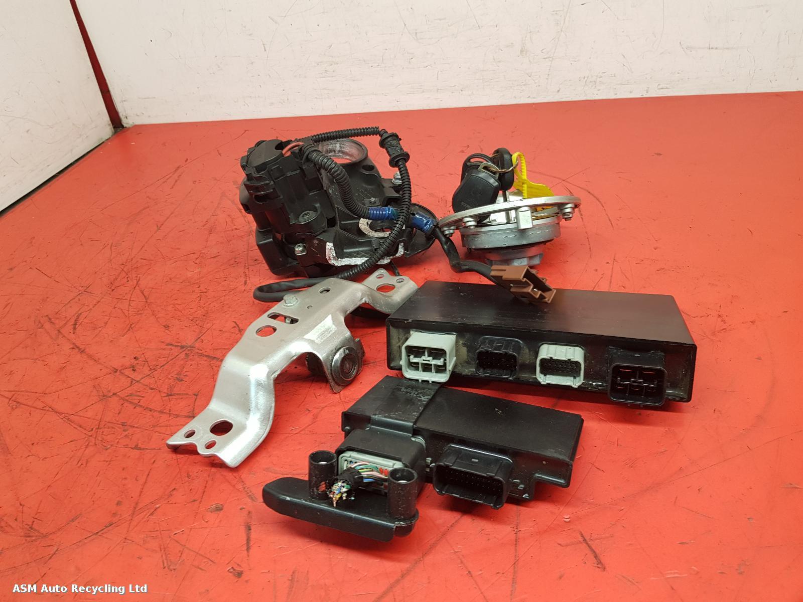 View Auto part Comp.Lock Set + Keys Honda Cbr 600 Ra-d 2013