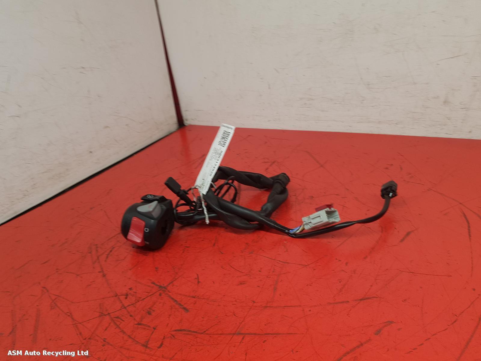 View Auto part RH Switch Gear Honda Vfr 1200 2016