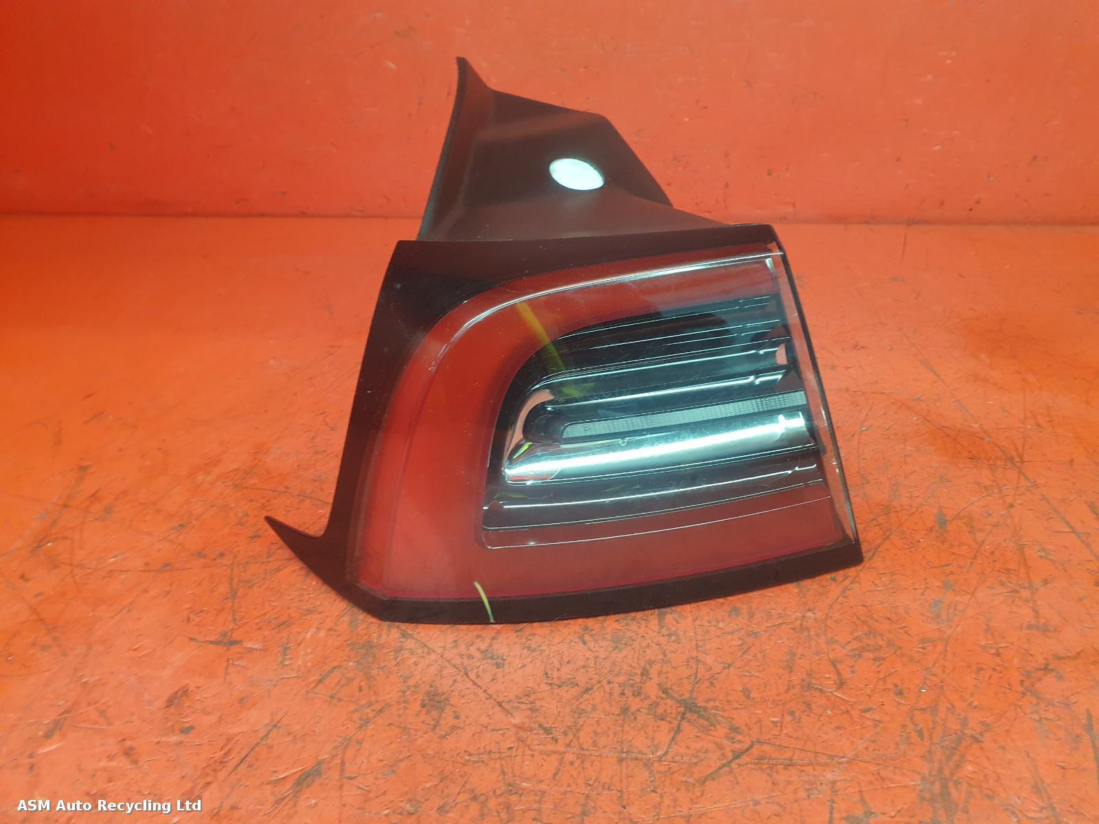 View Auto part L Taillight Tesla Model Y 2023