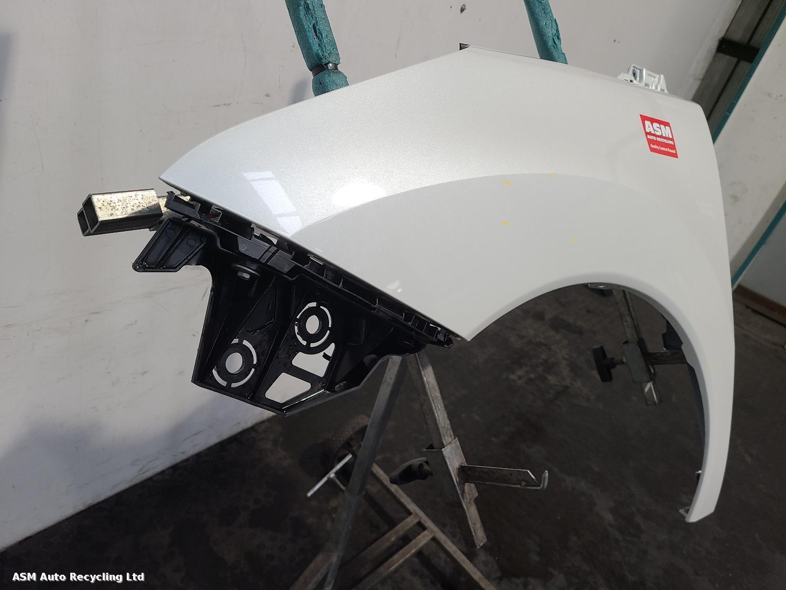 View Auto part L Wing Peugeot 3008 2014