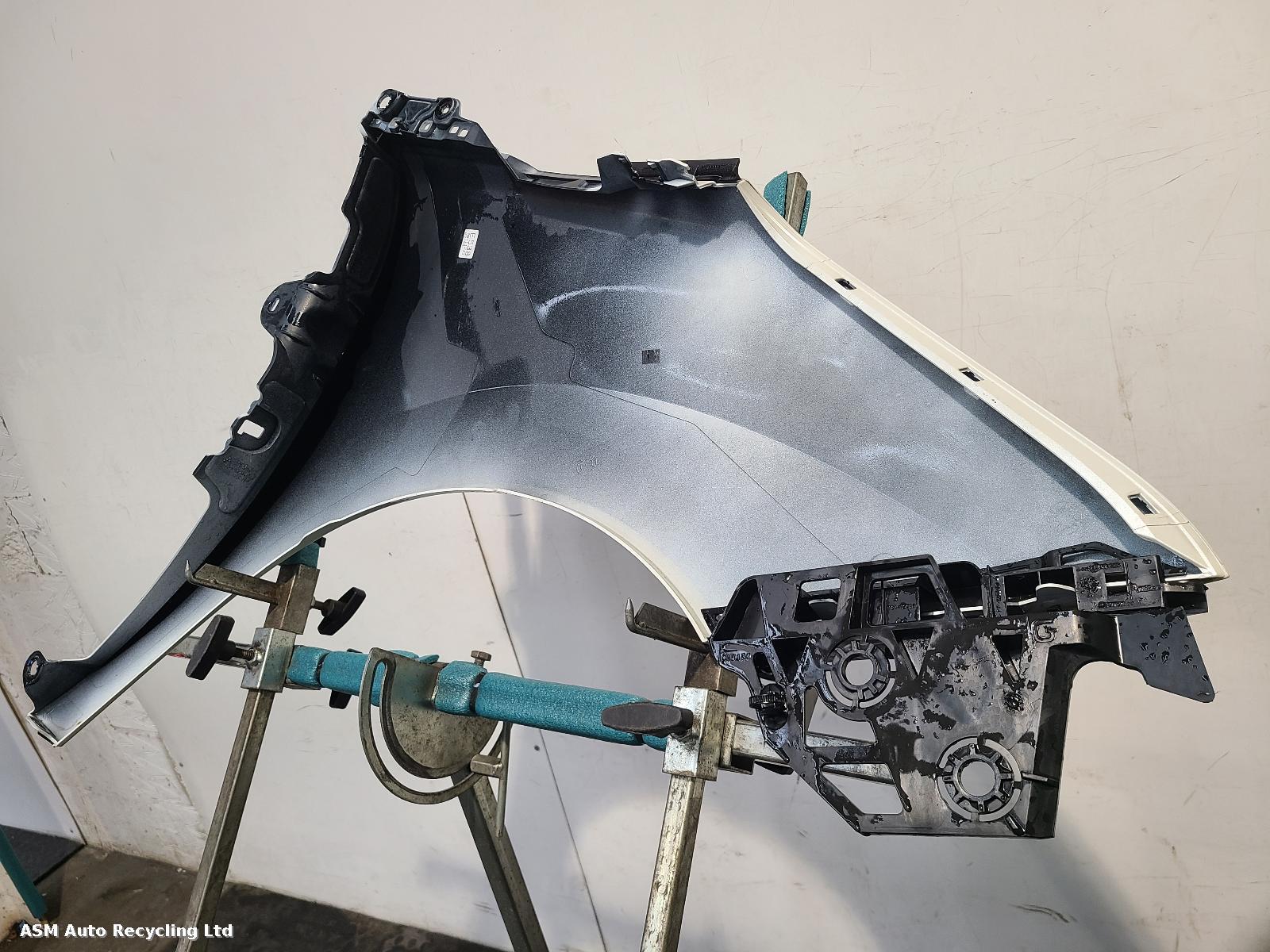 View Auto part L Wing Peugeot 3008 2014