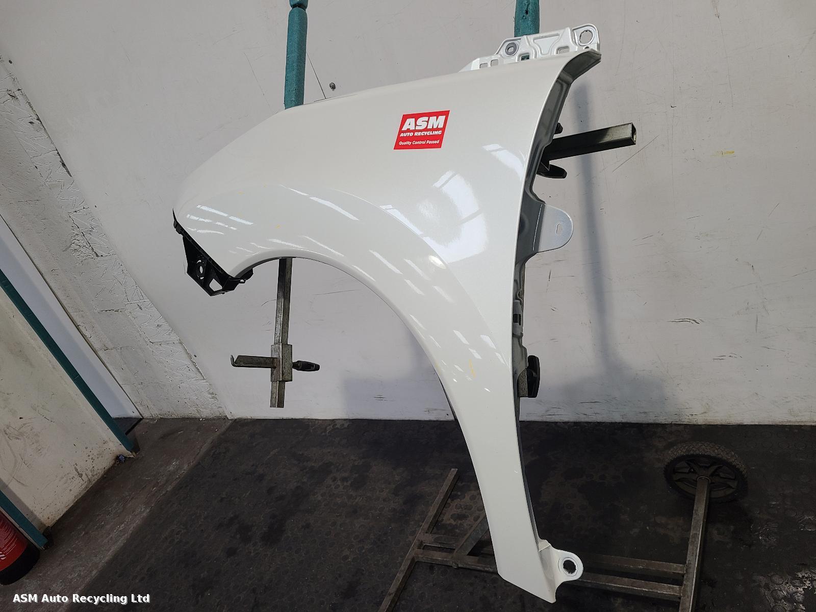 View Auto part L Wing Peugeot 3008 2014