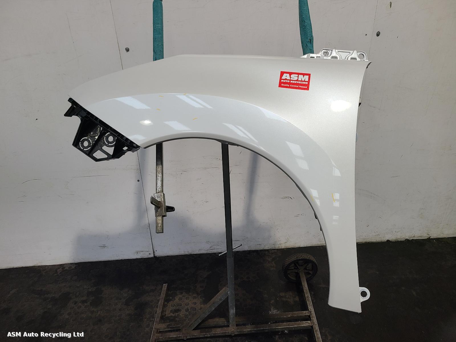 View Auto part L Wing Peugeot 3008 2014