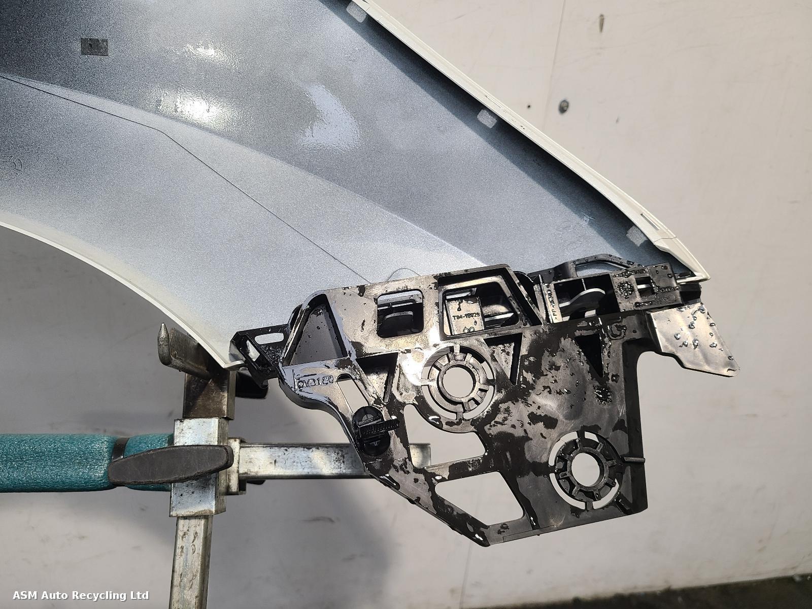 View Auto part L Wing Peugeot 3008 2014