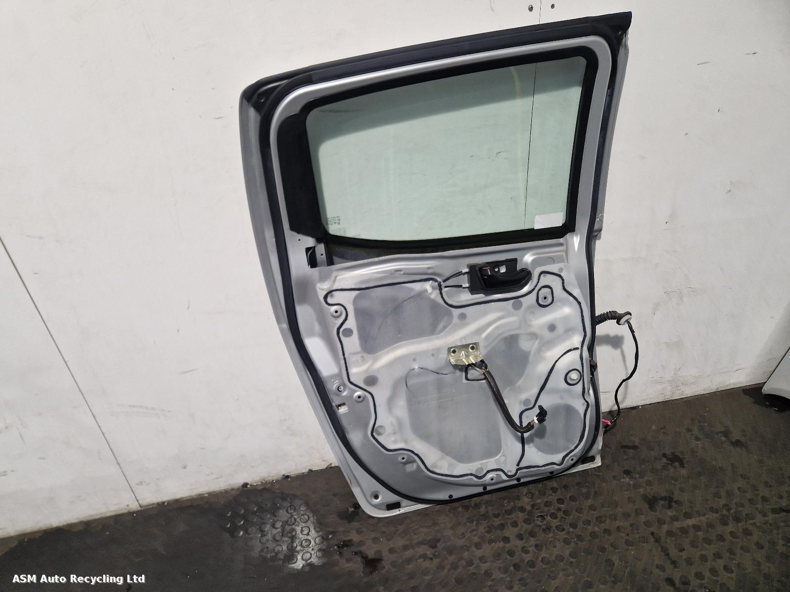 View Auto part L Rear Door Isuzu D-max 2017
