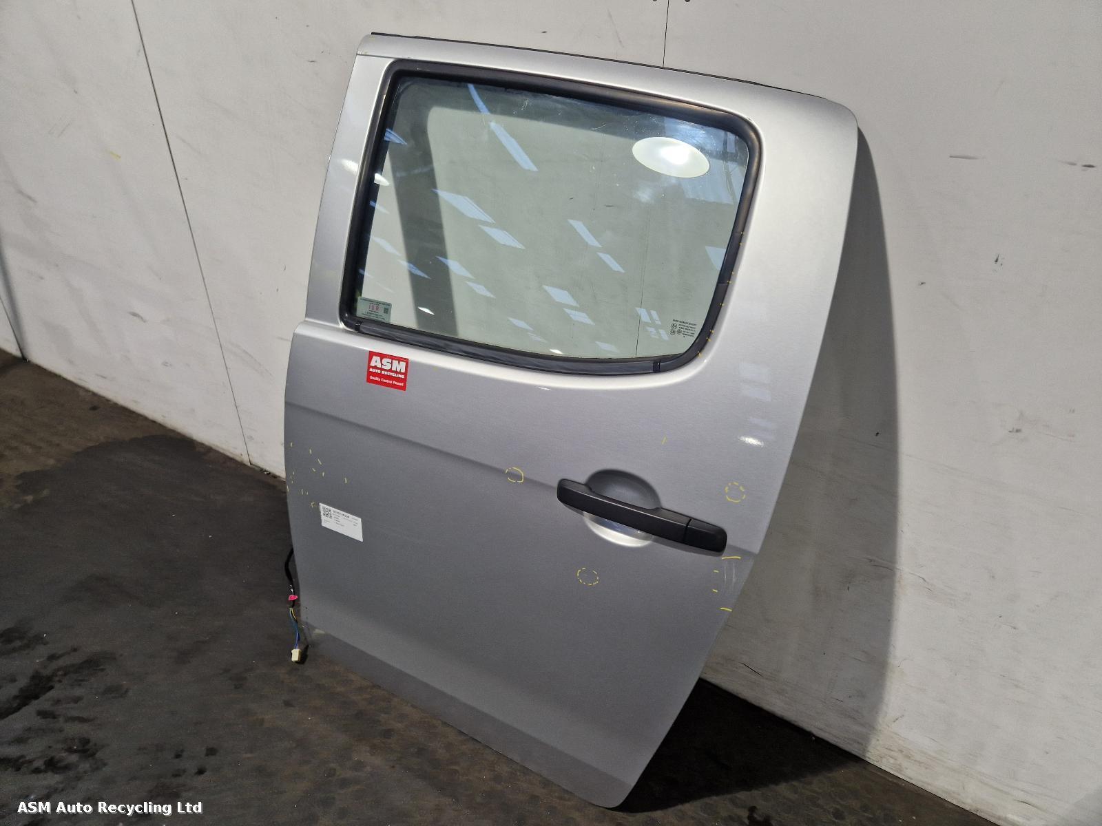 View Auto part L Rear Door Isuzu D-max 2017