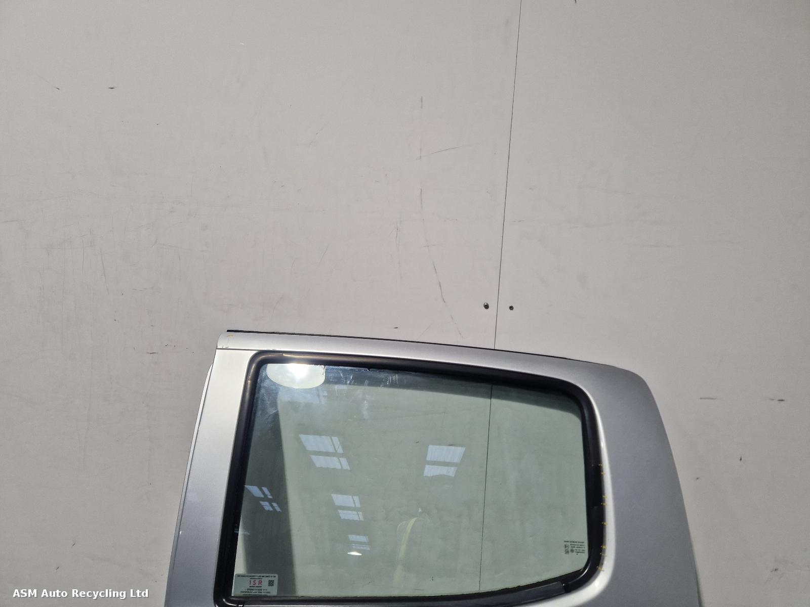 View Auto part L Rear Door Isuzu D-max 2017