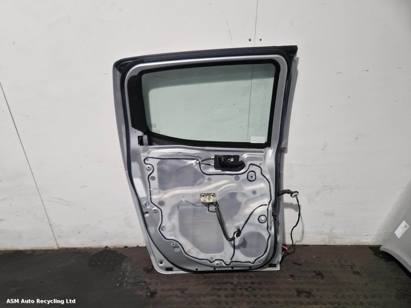 View Auto part L Rear Door Isuzu D-max 2017