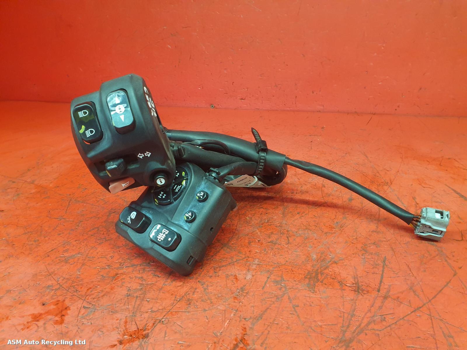 View Auto part LH Switch Gear Triumph Trophy Se 2016