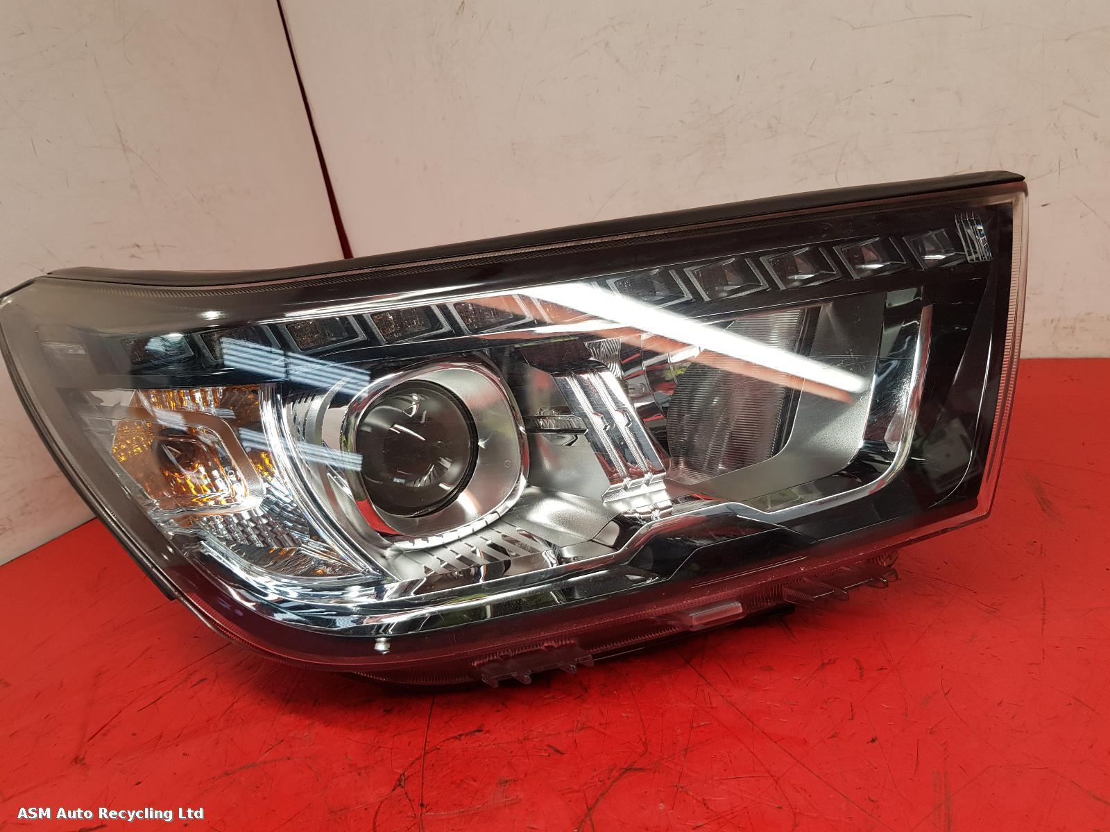 View Auto part R Headlamp Ssangyong Tivoli 2018
