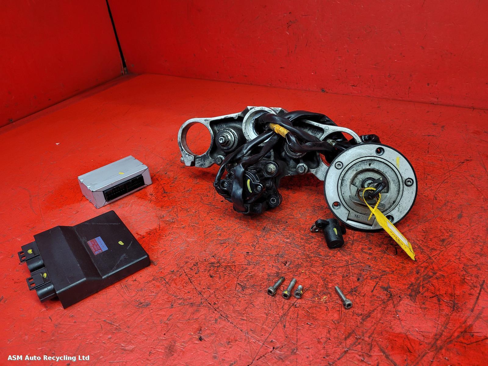 View Auto part Comp.Lock Set + Keys Yamaha Fz1 N 2010