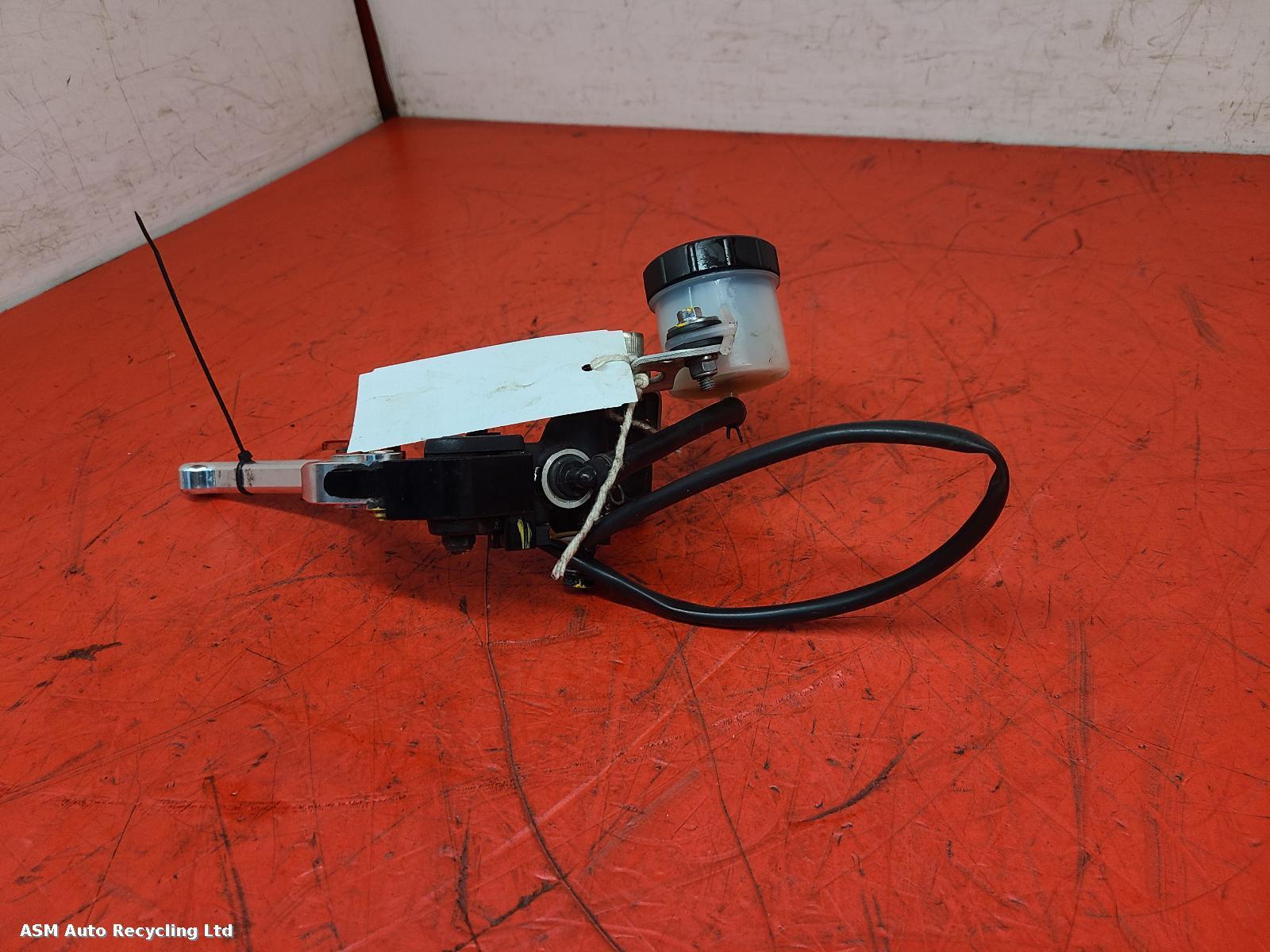 View Auto part Master Cylinder Triumph Speed Triple 1050 2011