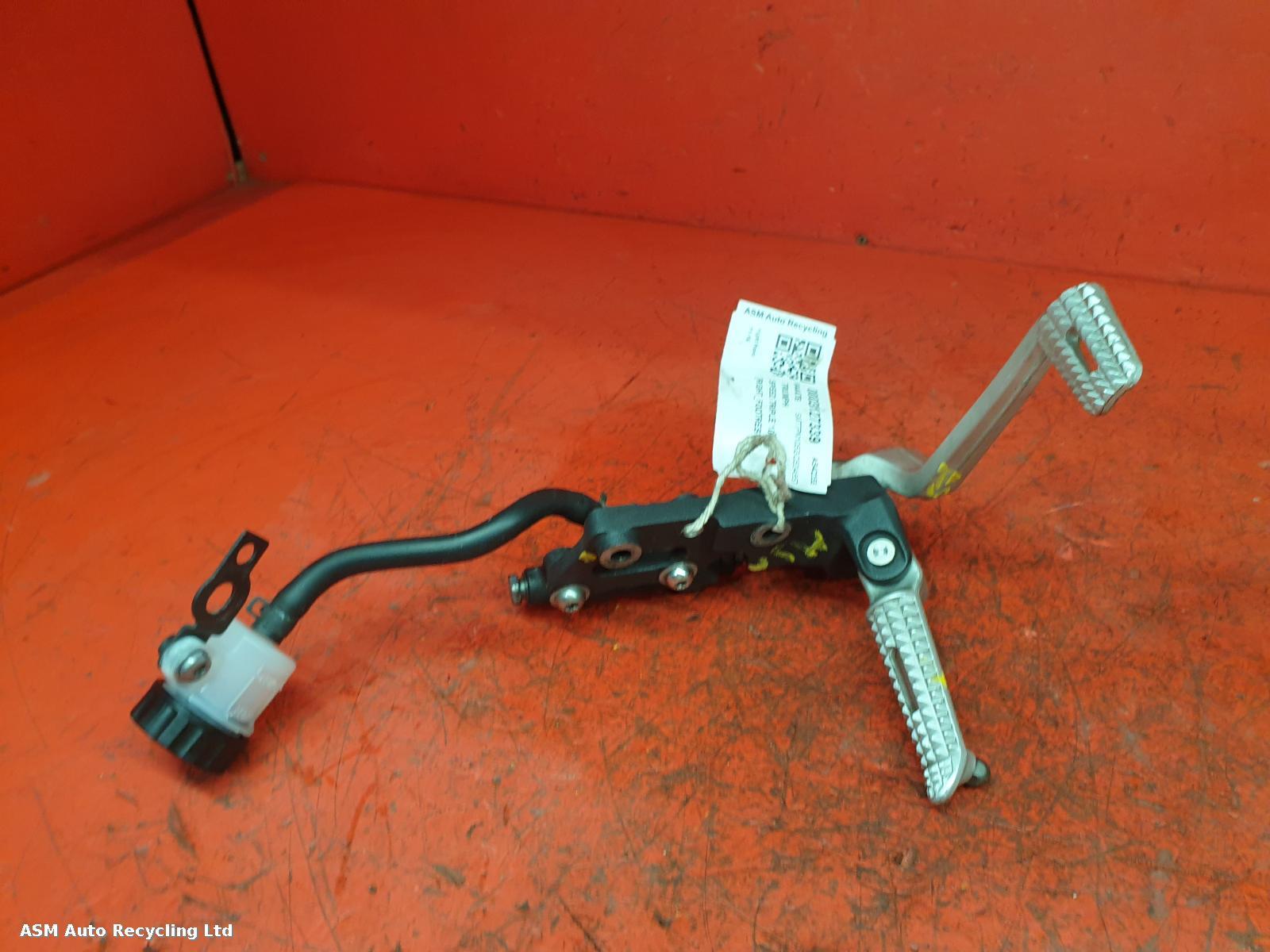 View Auto part Right Footrest Triumph Speed Triple 1050 2011