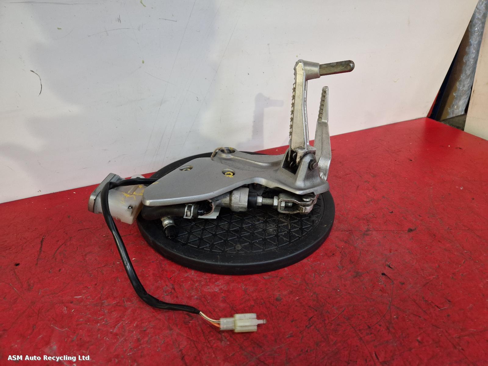 View Auto part Right Footrest Suzuki Sv650 2019