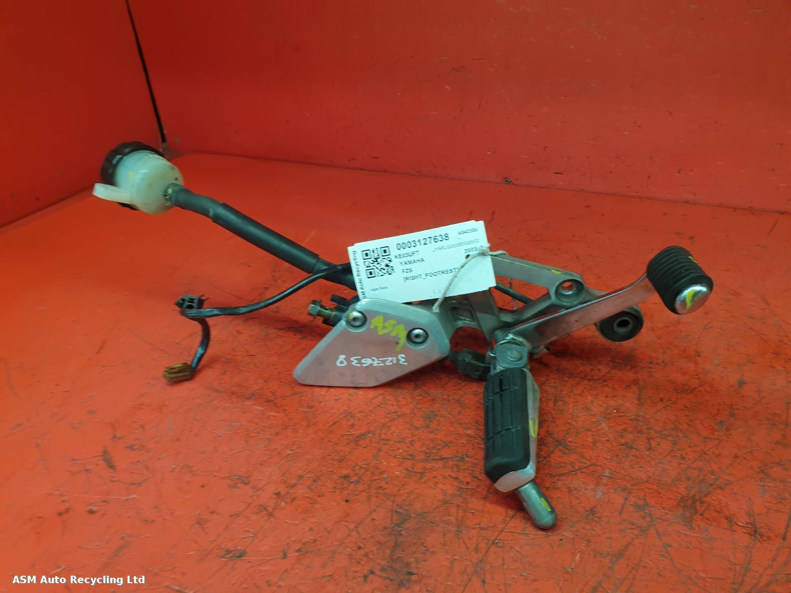 View Auto part Right Footrest Yamaha Fzs 2003