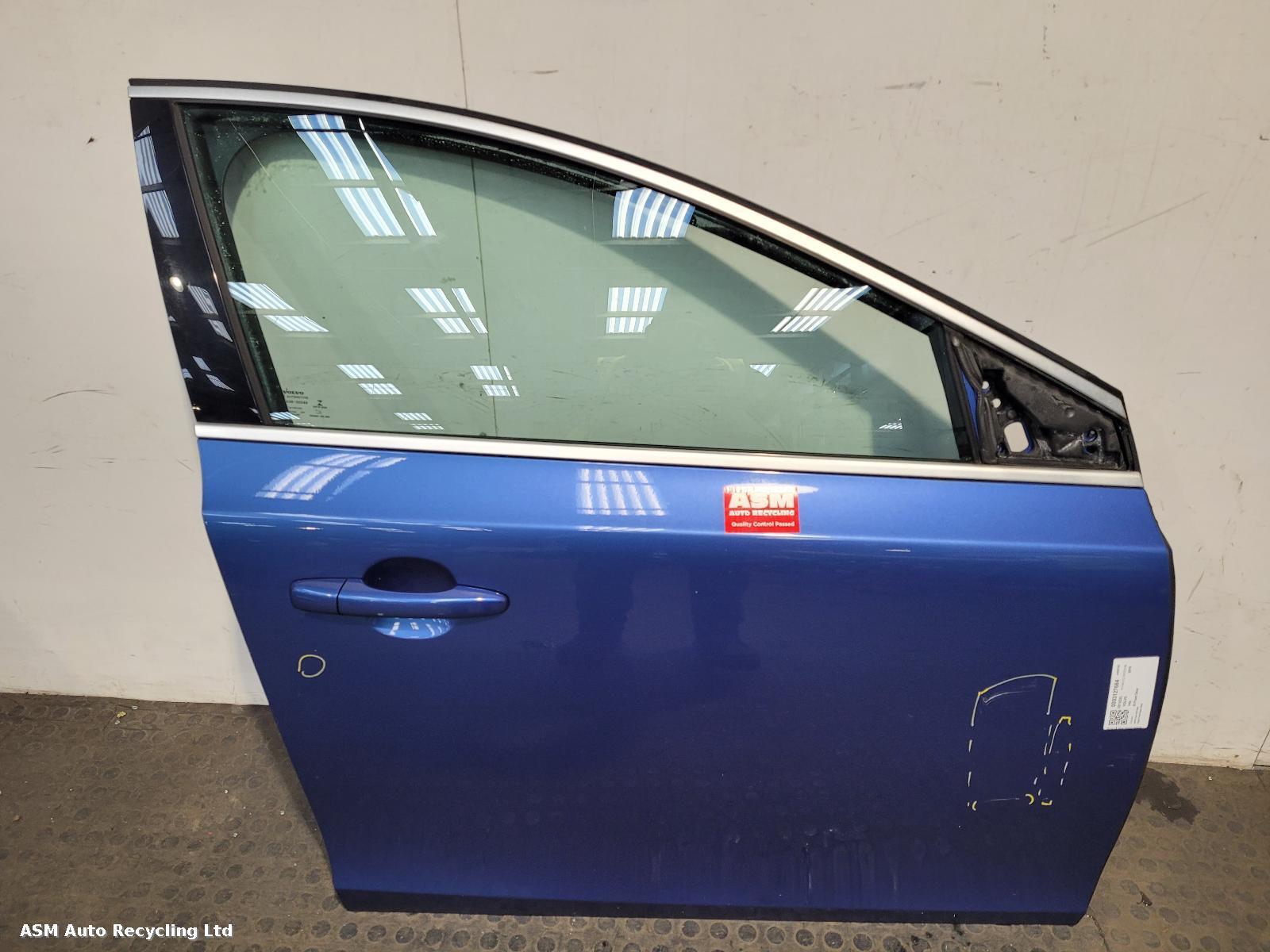 View Auto part R Front Door Volvo V40 2016