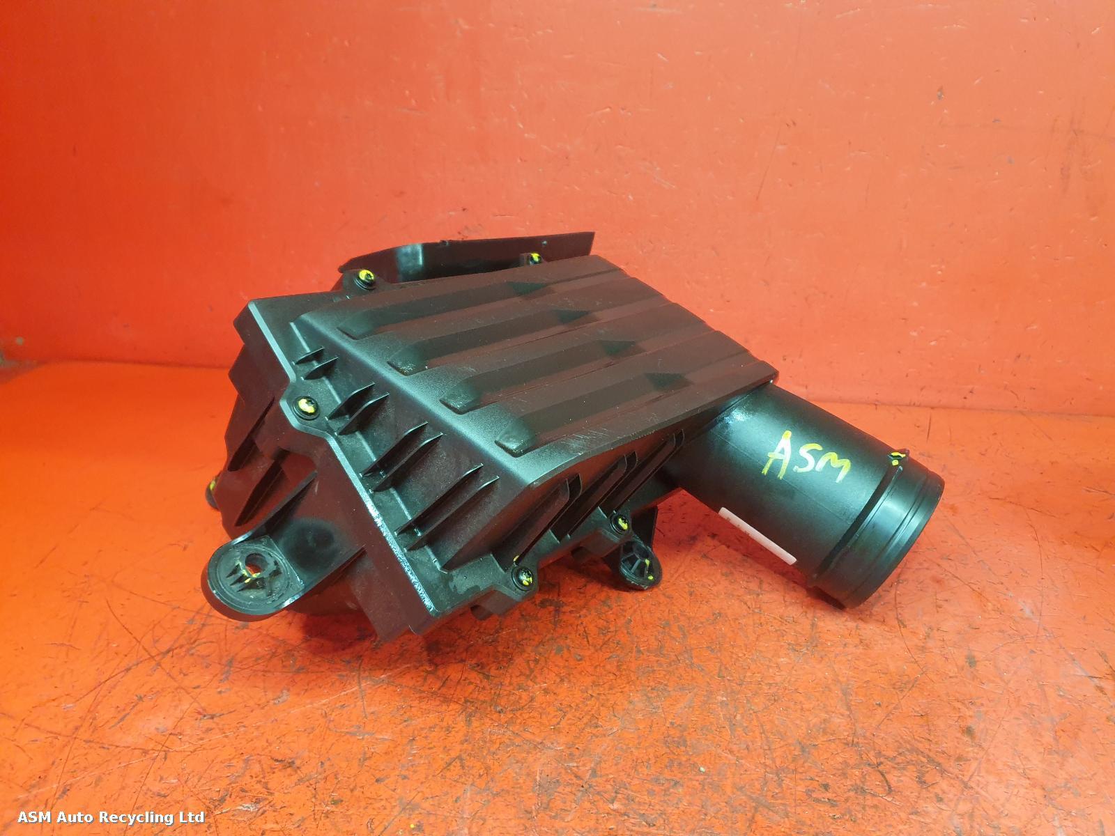 View Auto part Air Cleaner/Box Volkswagen Golf 2023
