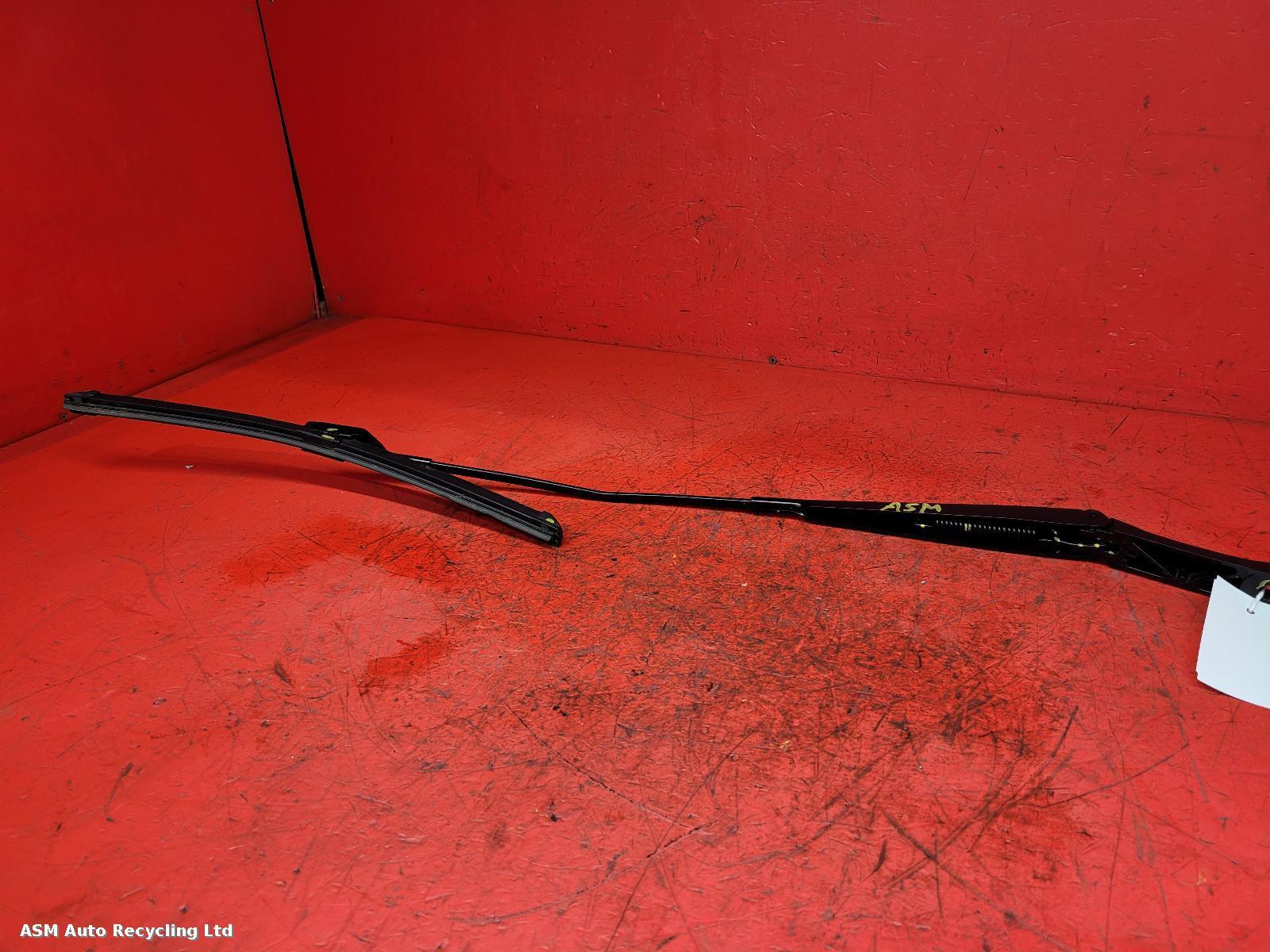 View Auto part Wiper Arm Volkswagen Golf 2023