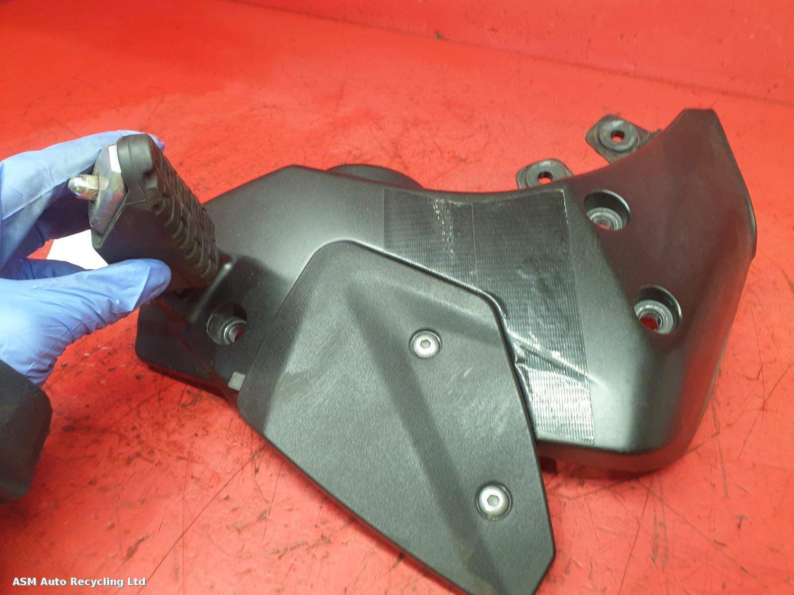 View Auto part Left Footrest Triumph Trophy Se 2016