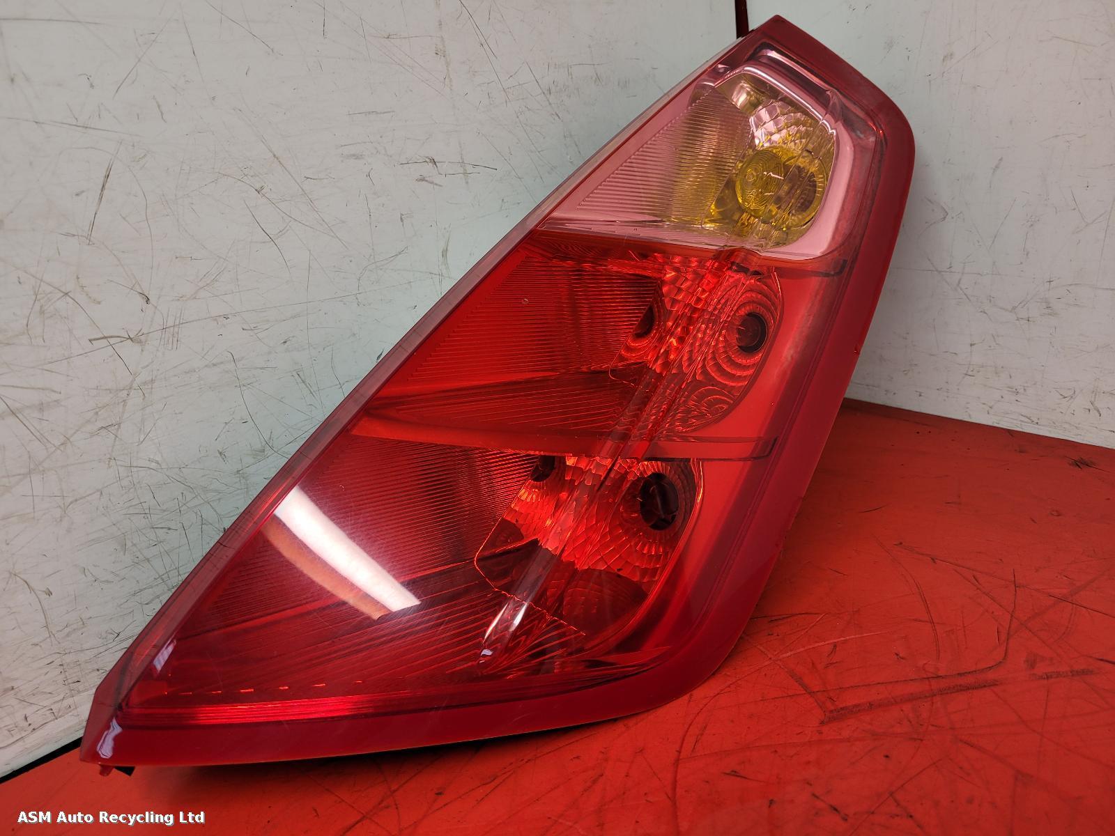 View Auto part R Taillight Fiat Punto 2015