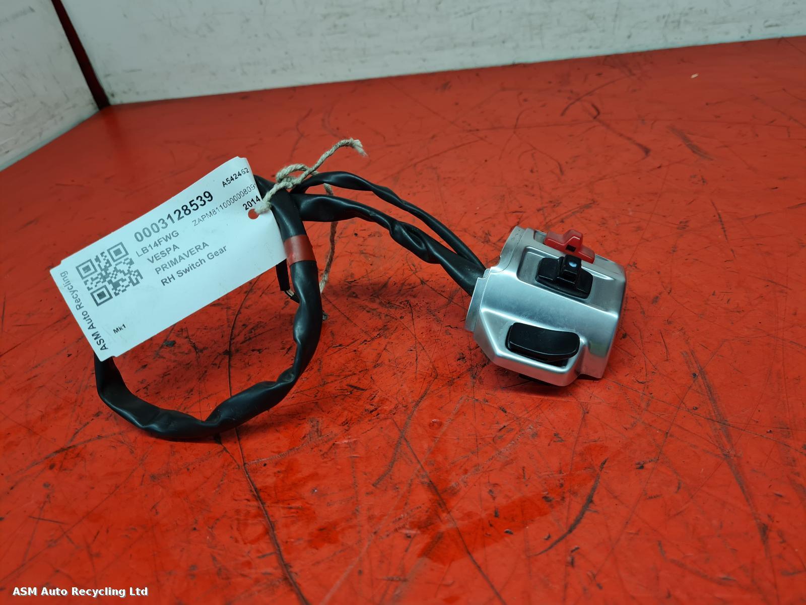 View Auto part RH Switch Gear Vespa Primavera 2014