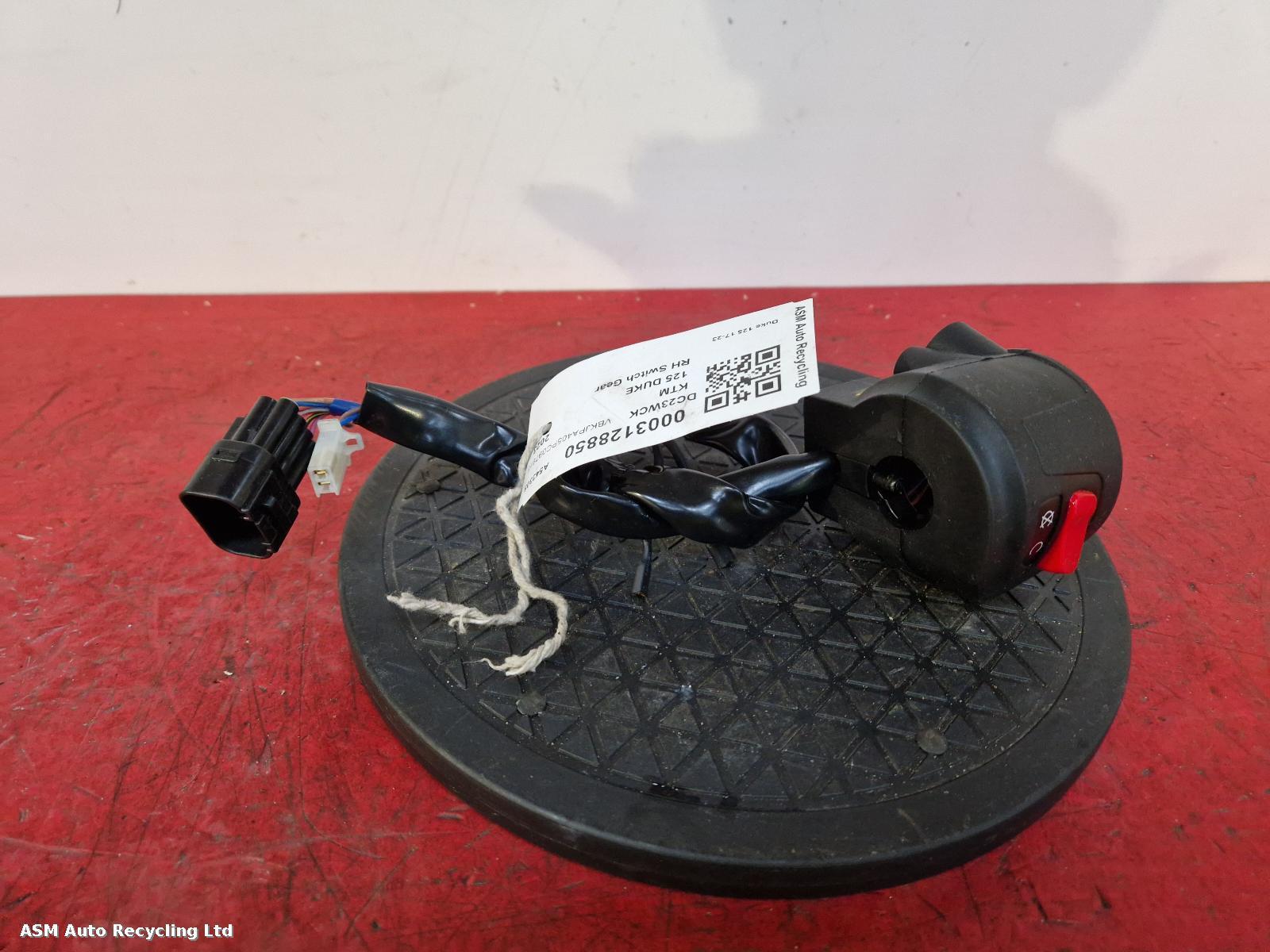 View Auto part RH Switch Gear Ktm 125 Duke 2023
