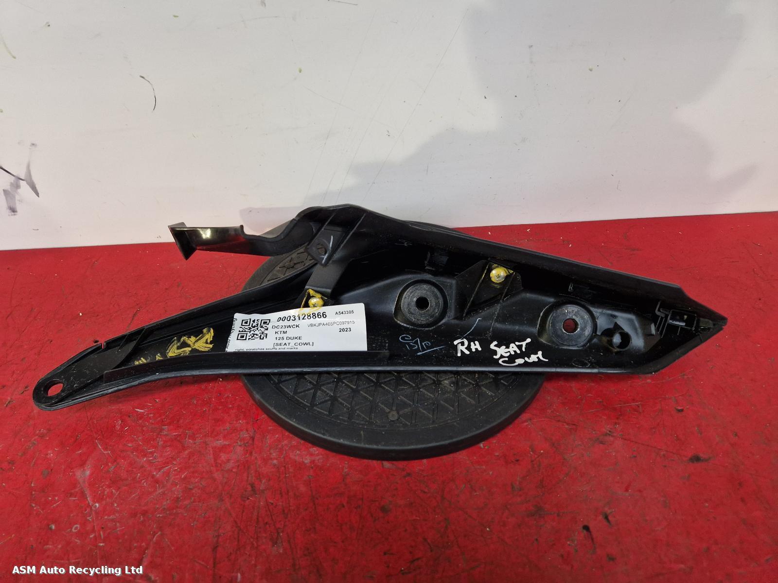 View Auto part Seat Cowl Ktm 125 Duke 2023
