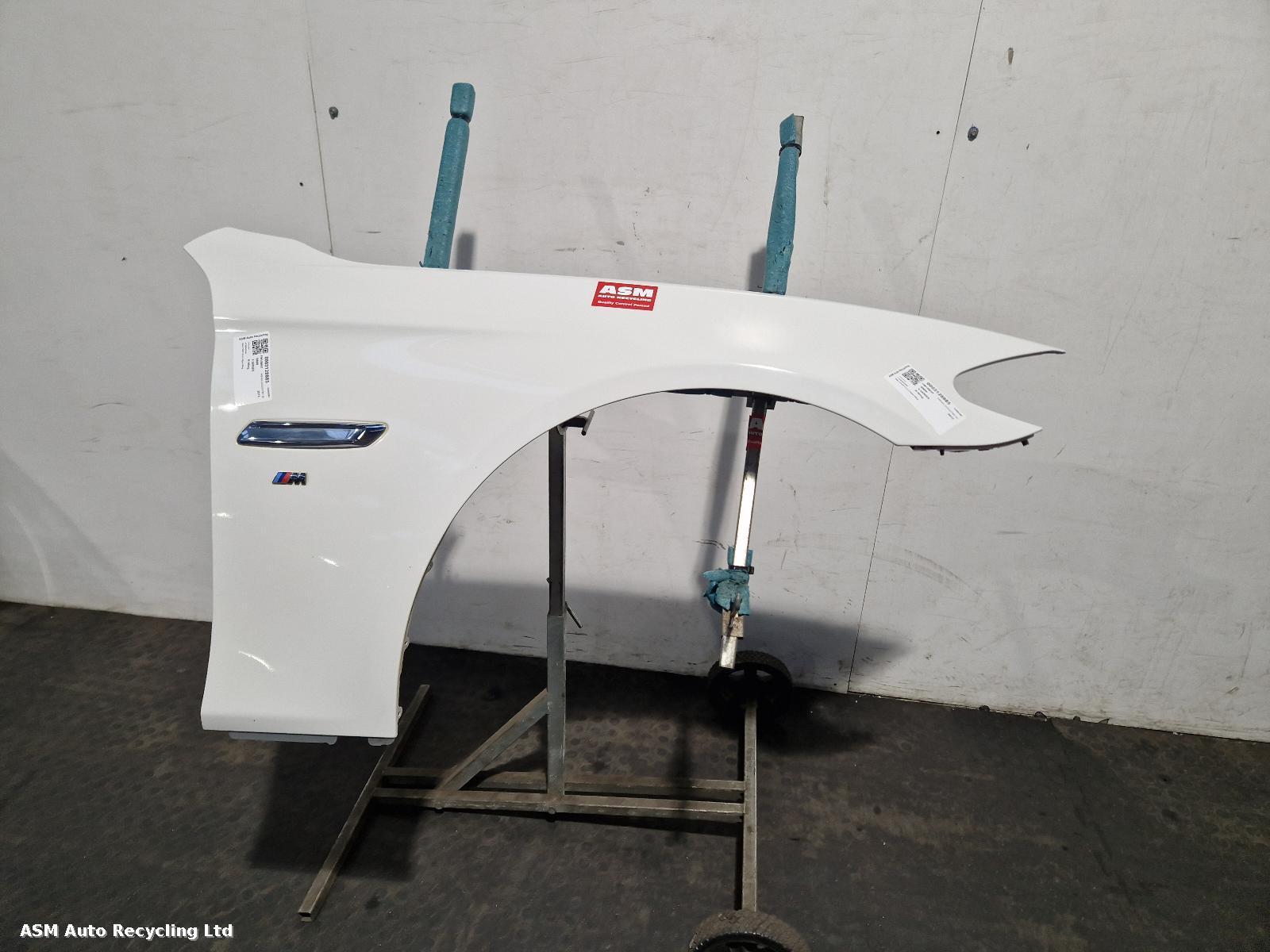 View Auto part R Wing Bmw 5 Series 2015