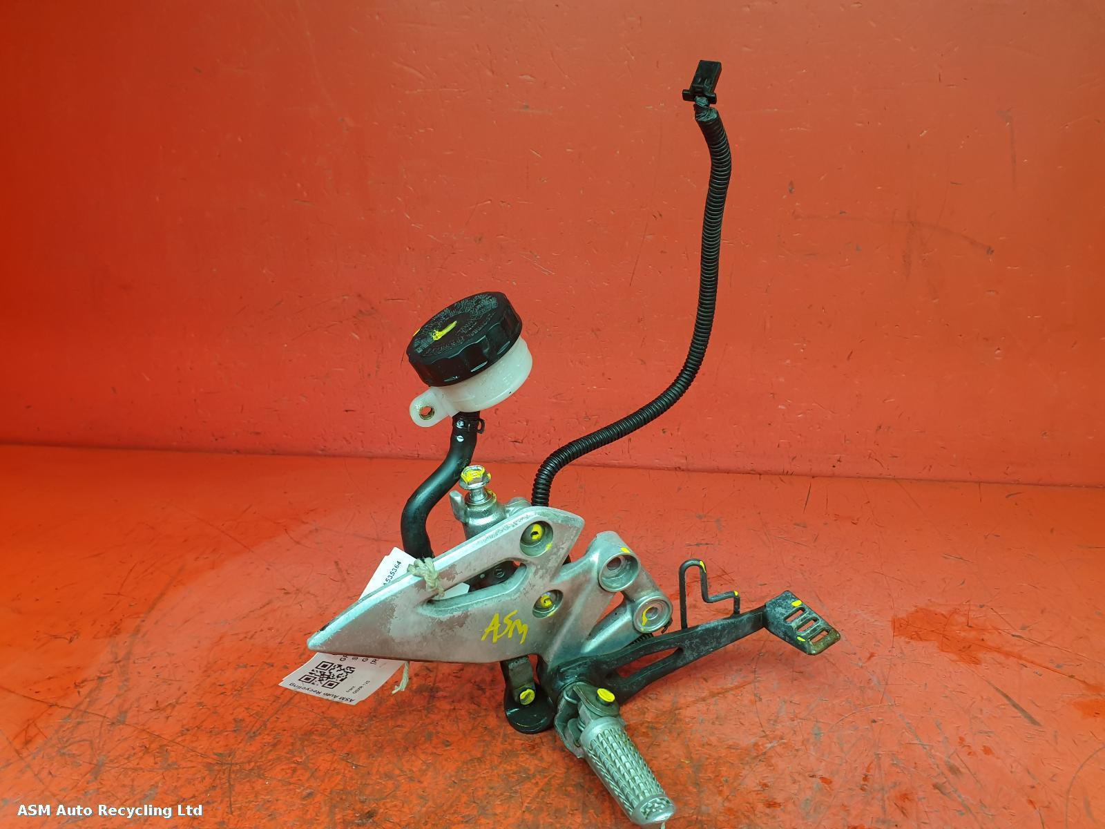 View Auto part Right Footrest Suzuki Gsxr 125 2019