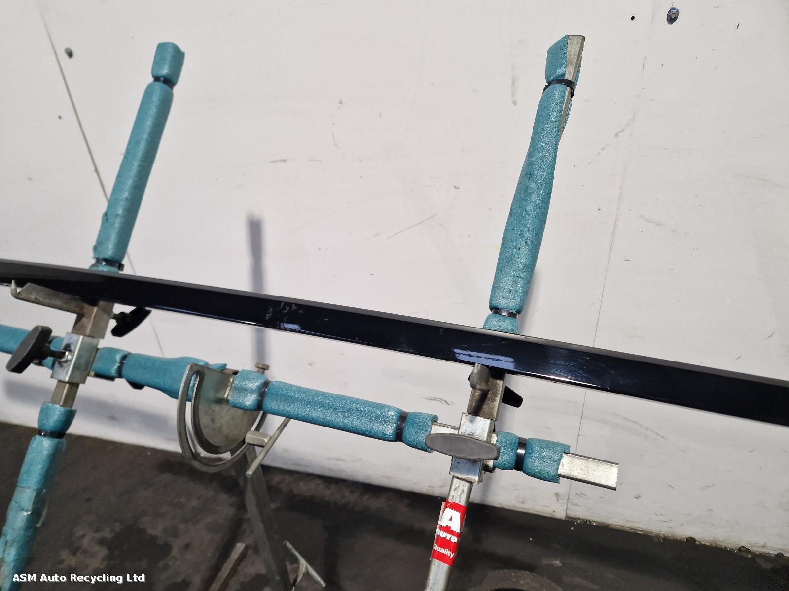 View Auto part Roof Rack/Bars Land Rover Discovery Sport 2024