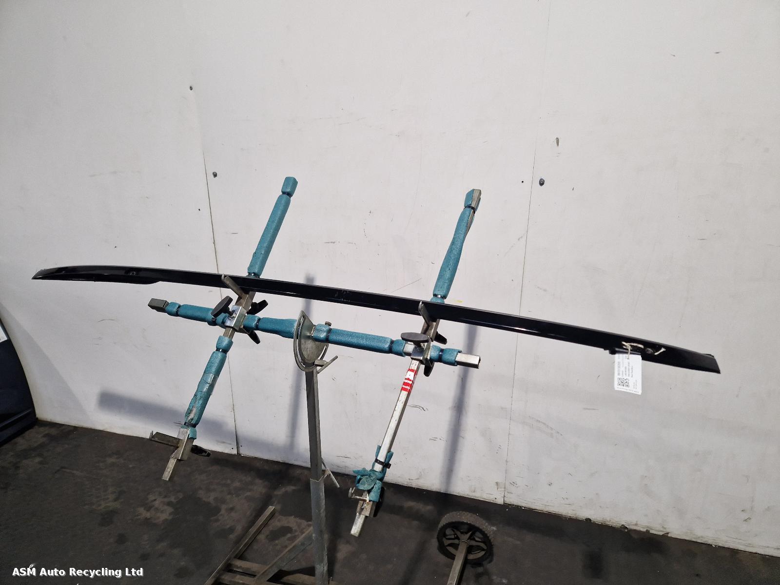 View Auto part Roof Rack/Bars Land Rover Discovery Sport 2024