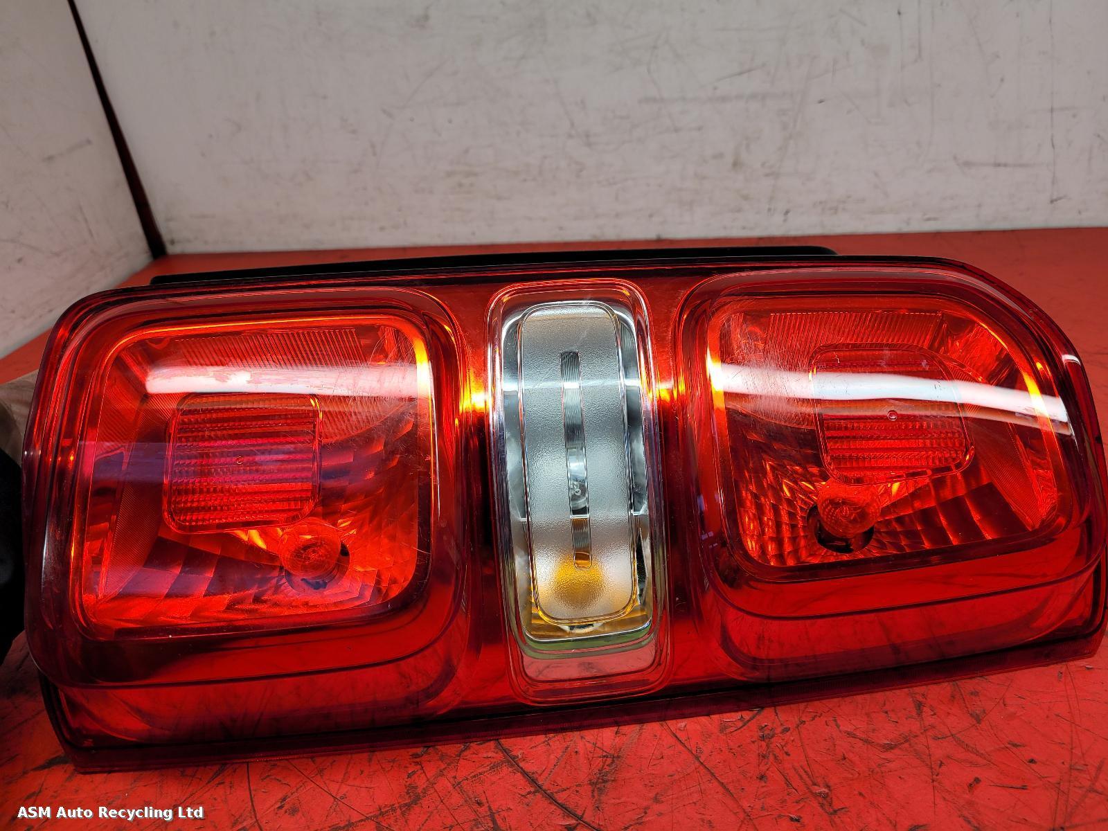 View Auto part R Taillight Vauxhall Vivaro 2021