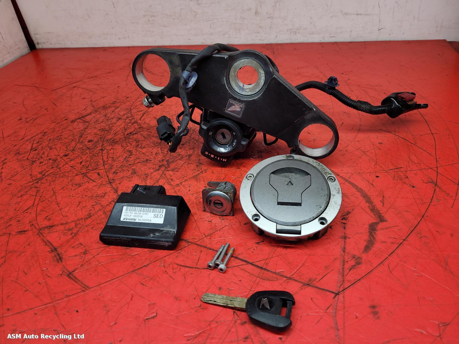 View Auto part Comp.Lock Set + Keys Honda Cbr 500 2019