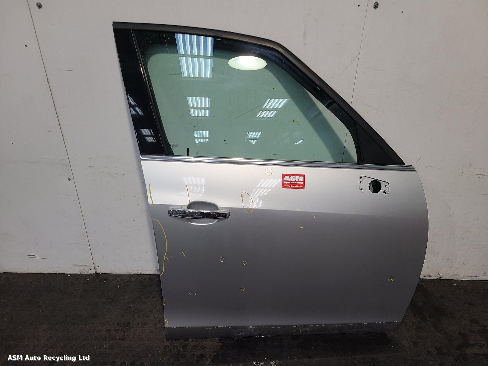 View Auto part R Front Door Vauxhall Zafira 2012