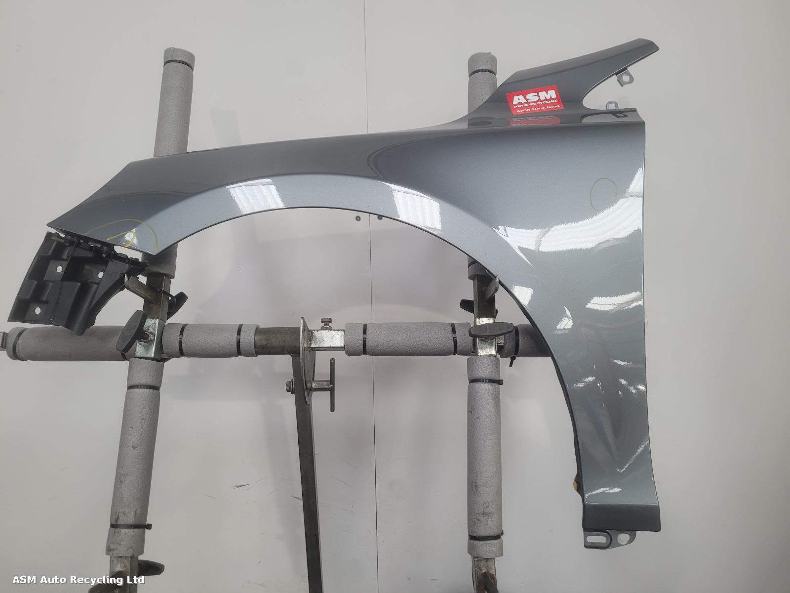 View Auto part L Wing Volvo V40 2017