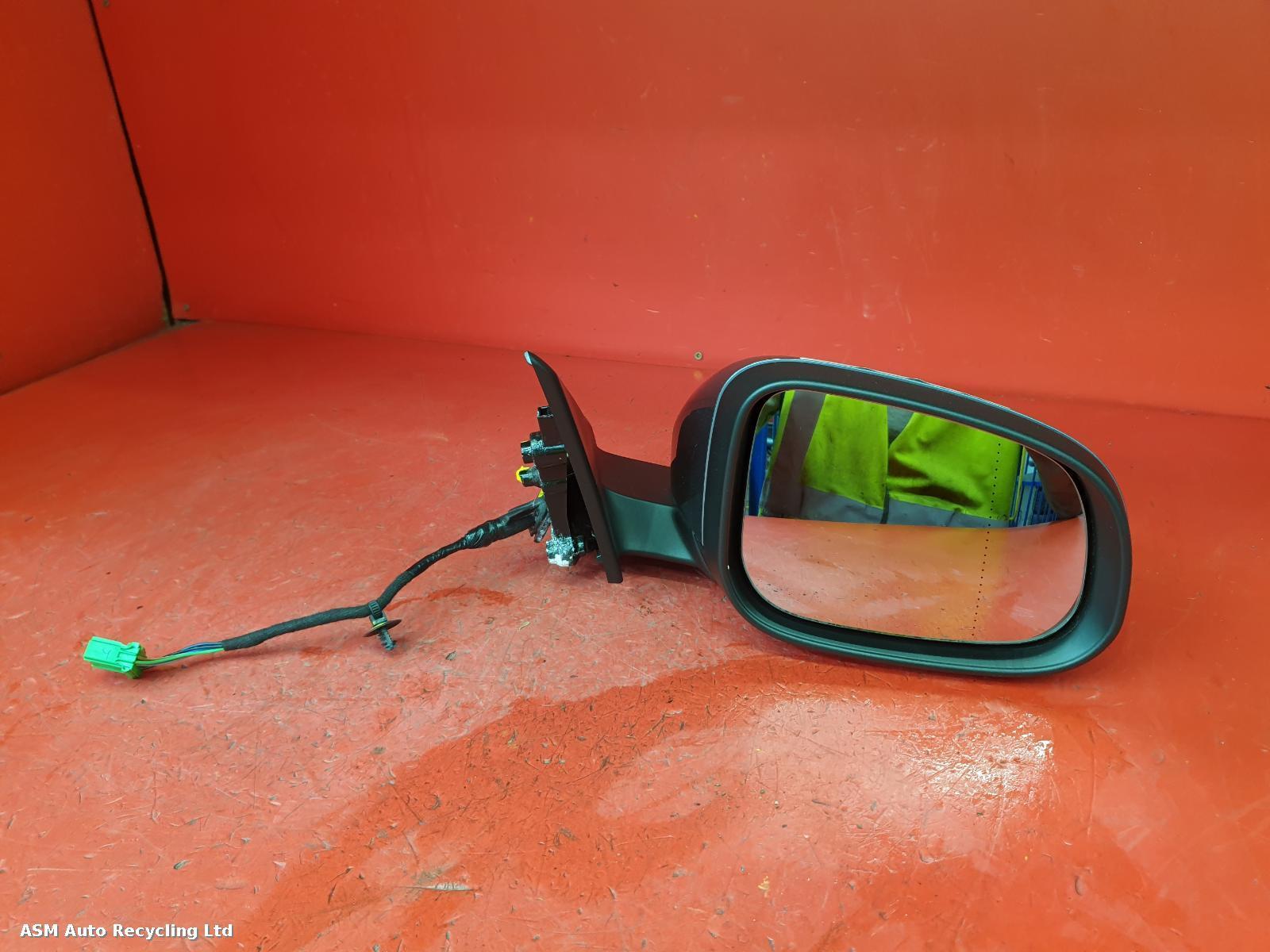 View Auto part R Door Mirror Volvo V40 2017