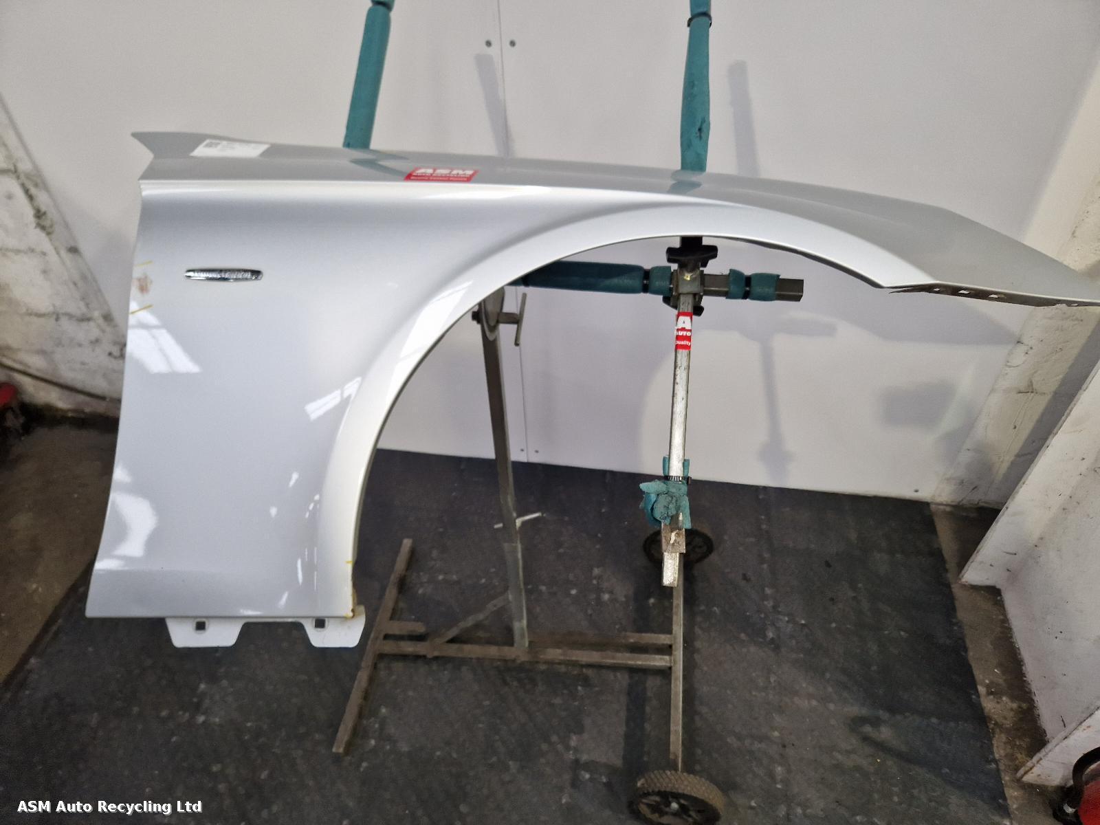 View Auto part R Wing Mercedes Cls Class 2010