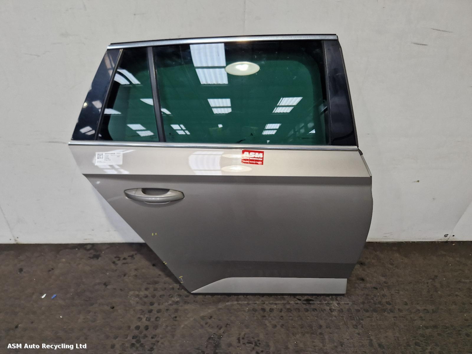 View Auto part R Rear Door Skoda Superb 2016