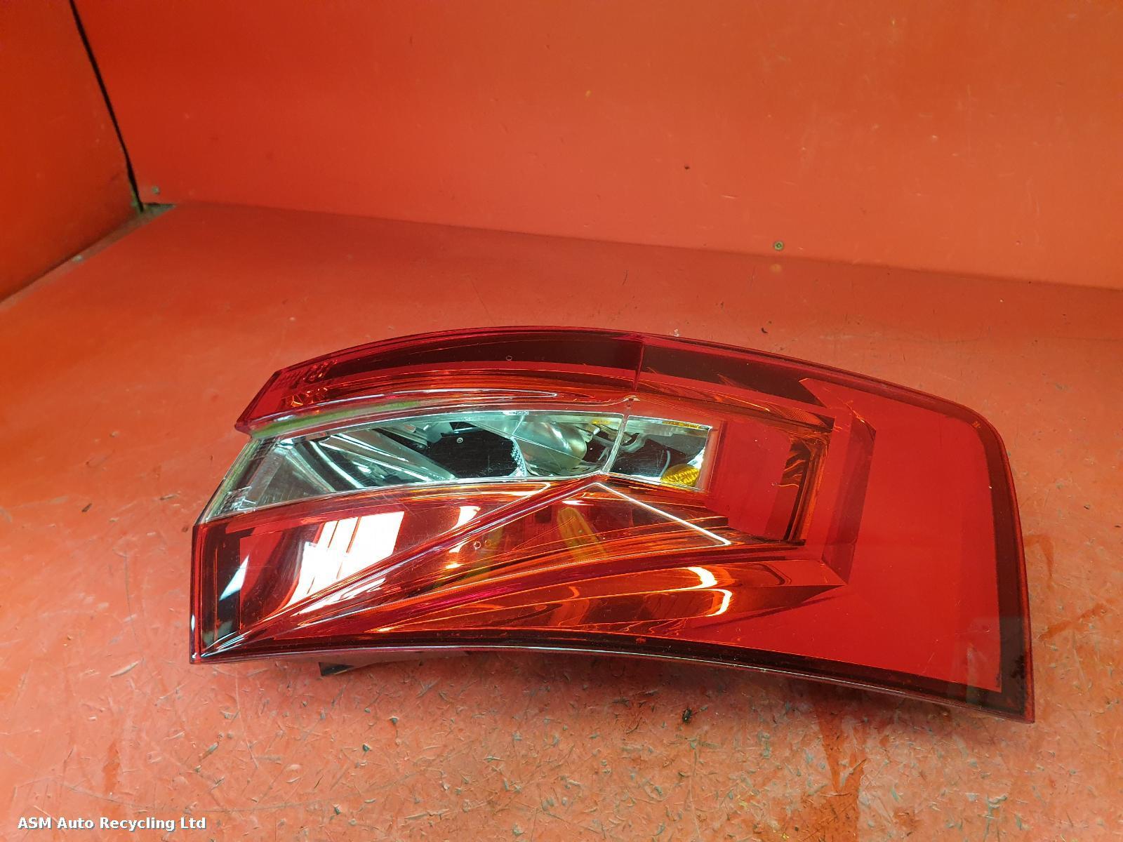 View Auto part R Taillight Skoda Superb 2016