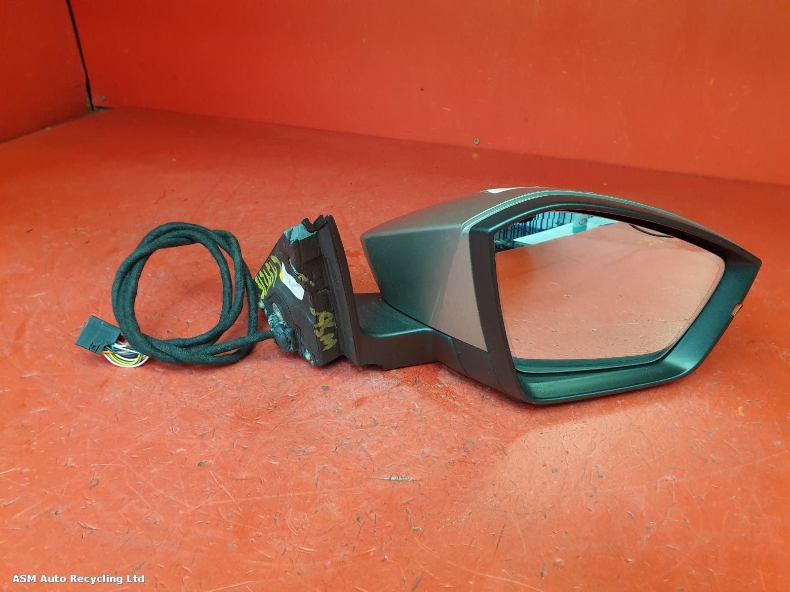 View Auto part R Door Mirror Skoda Superb 2016