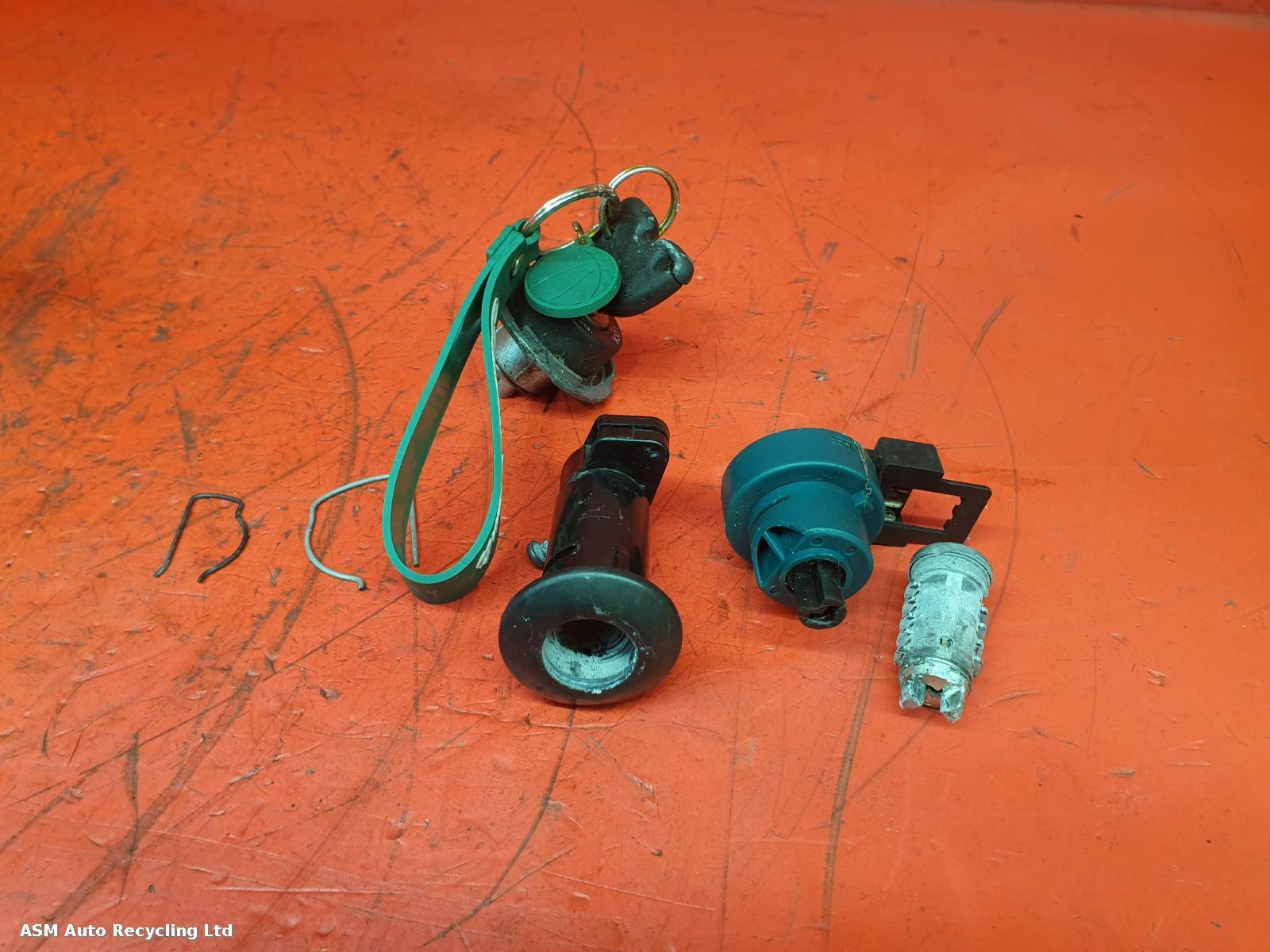 View Auto part Comp.Lock Set + Keys Piaggio Vespa Et2 Lx 2t 2013