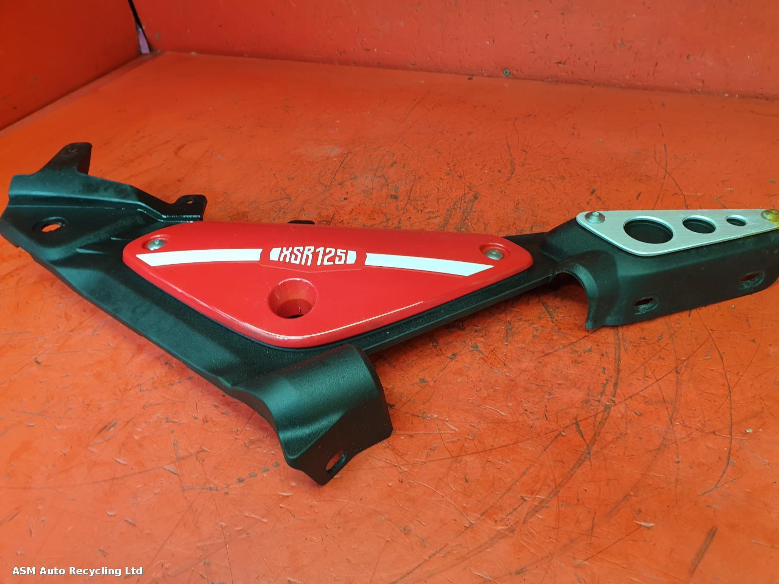 View Auto part Side Panel Left Yamaha Xsr125 2021