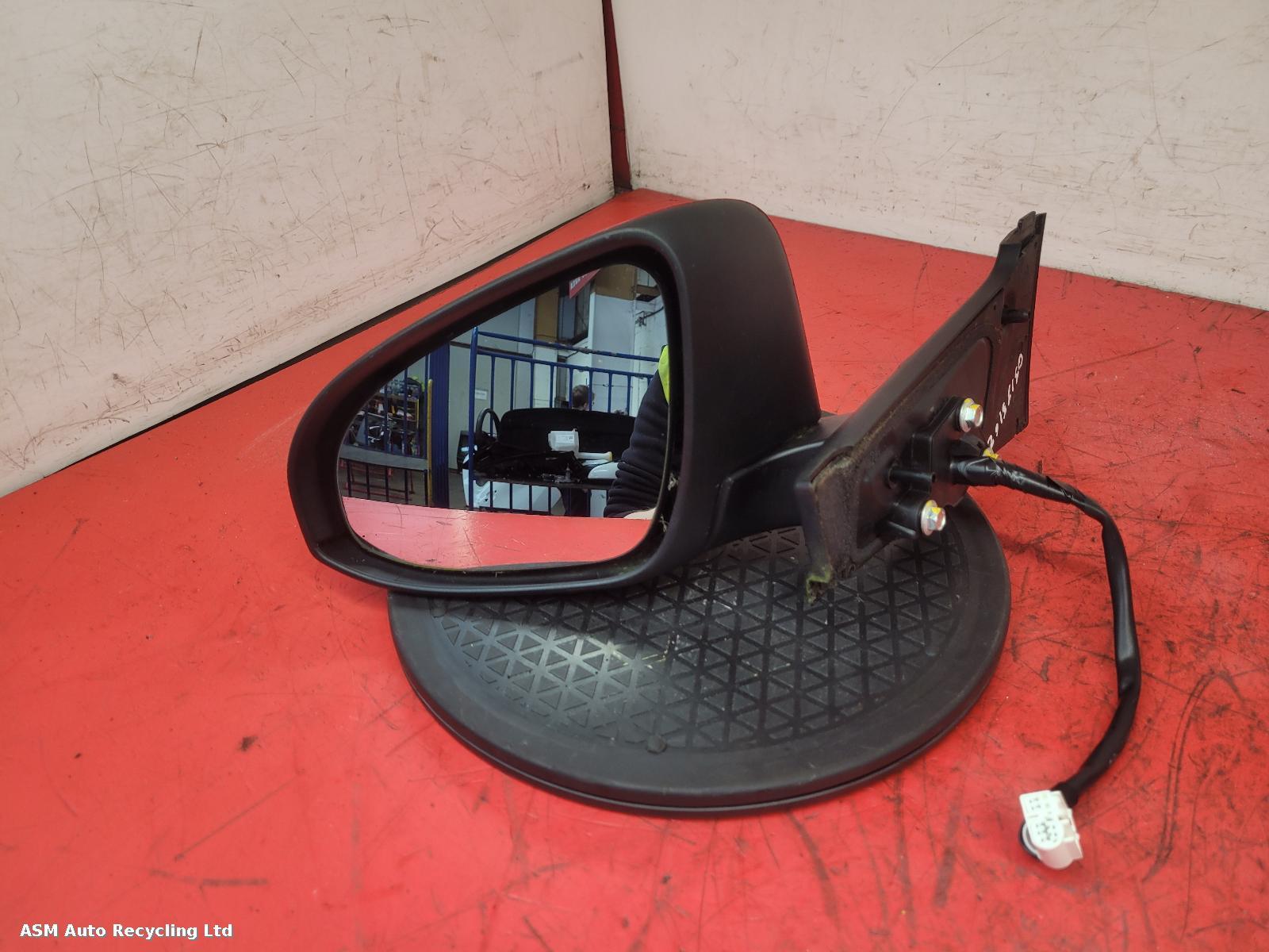 View Auto part L Door Mirror Toyota Yaris 2015