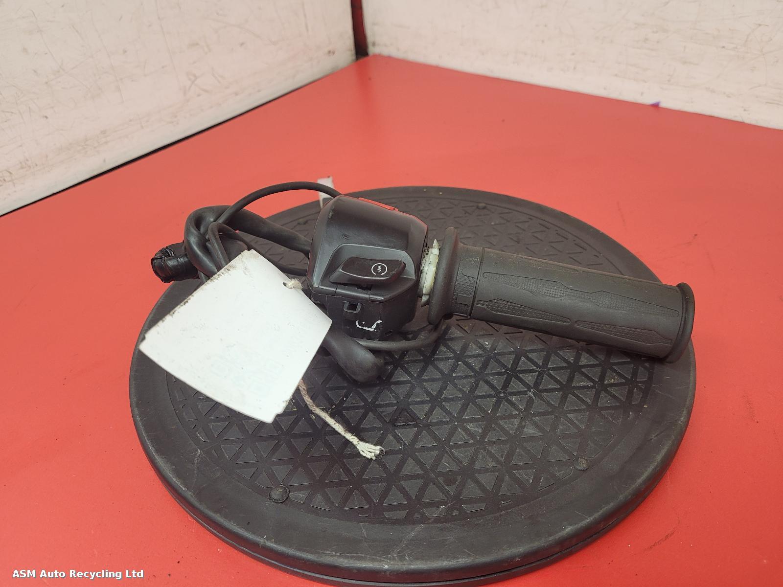 View Auto part RH Switch Gear Honda Crf 250 La-k 2019